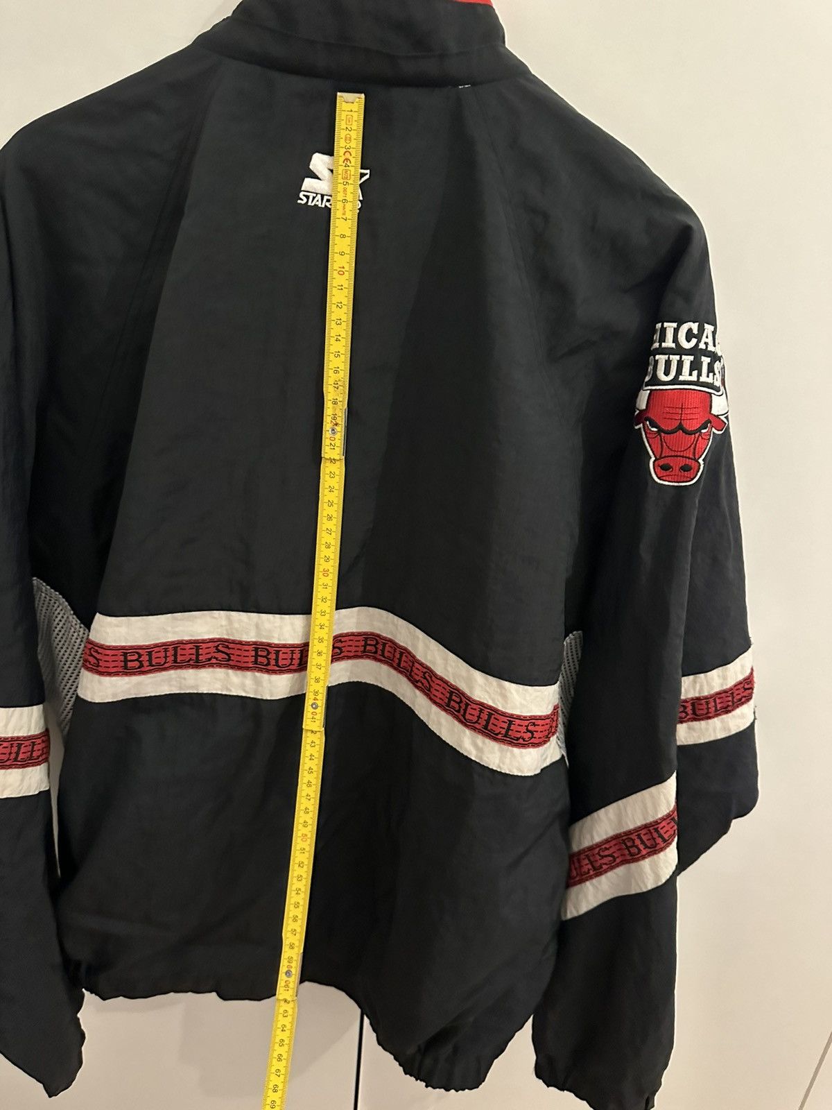 Starter Starter Jacket Chicago Bulls Size XL NBA Vintage Starter Size US XL / EU 56 / 4 - 15 Thumbnail