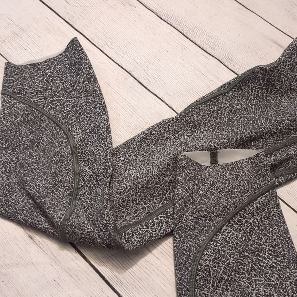 Lululemon Lululemon run the day 7/8 tight fractal starlight black sz 4 Size 27" / US 4 / IT 40 - 4 Thumbnail