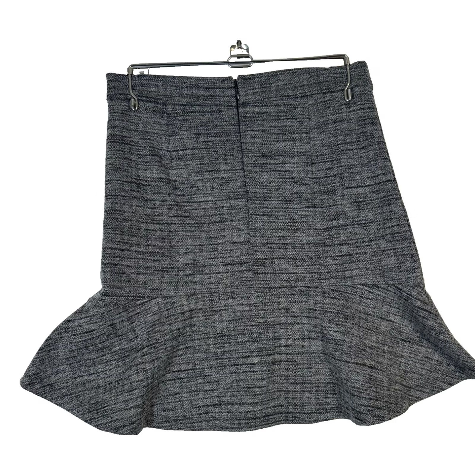 Banana Republic Banana Republic Gray Mini Skirt Size 0 Ruffled Hem Back Zipper Size 25" / US 0 / IT 36 - 2 Thumbnail