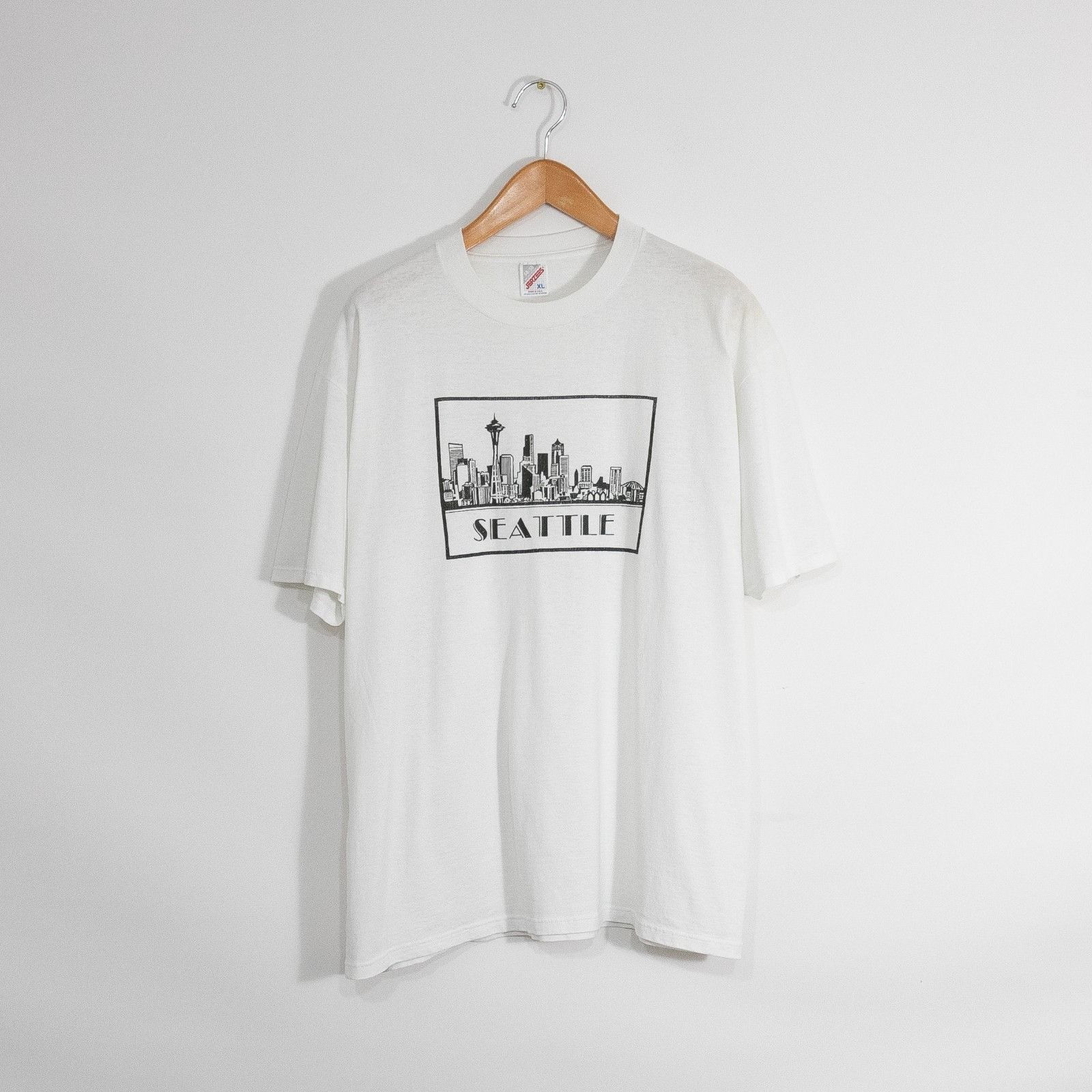 Vintage Vintage 90s Seattle Tourism T Shirt XL - Distressed Skyline Size US XL / EU 56 / 4 - 1 Thumbnail