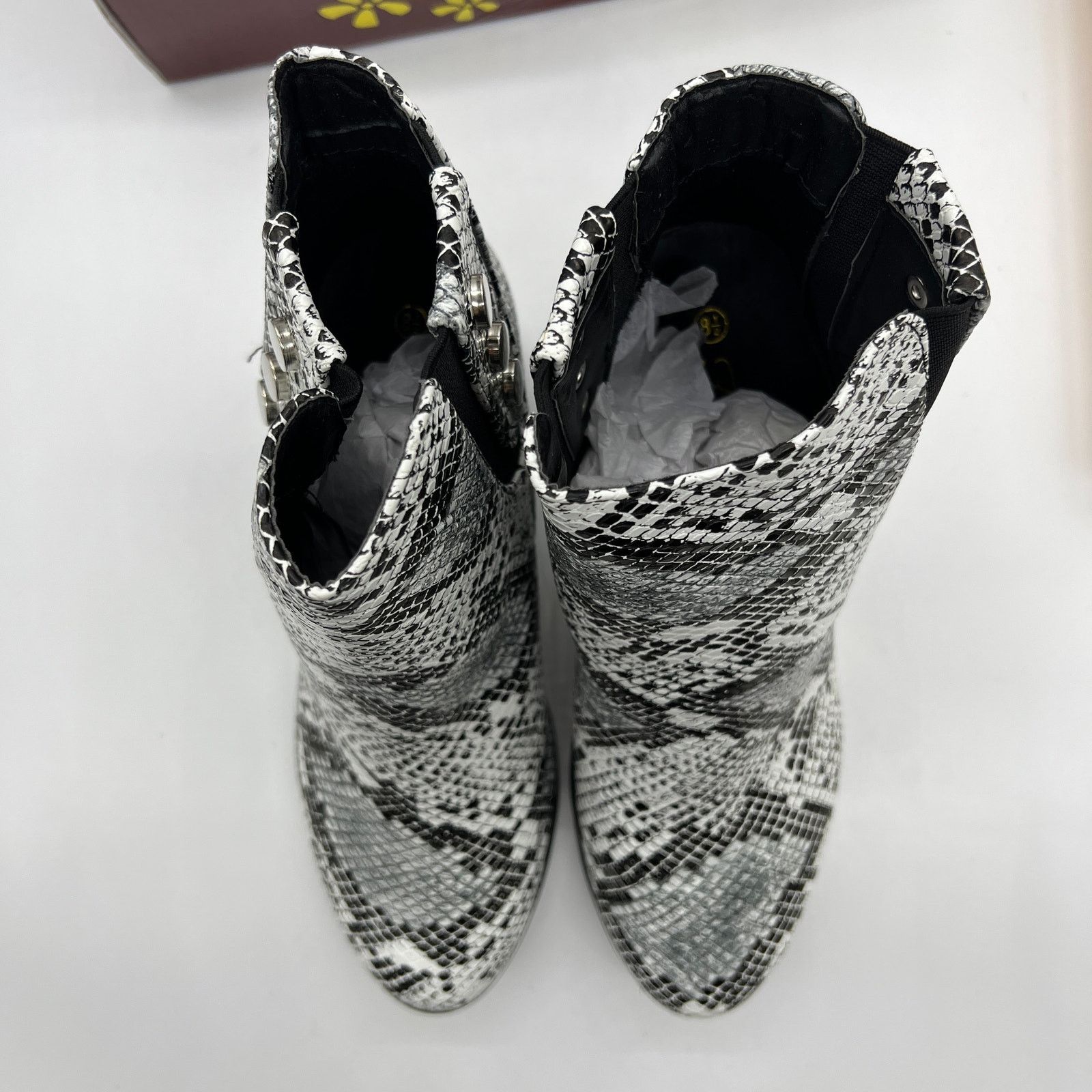 Other Forever Faux Leather Chunky Heeled Boots Womens Size 8.5 Size US 8.5 / IT 38.5 - 8 Thumbnail