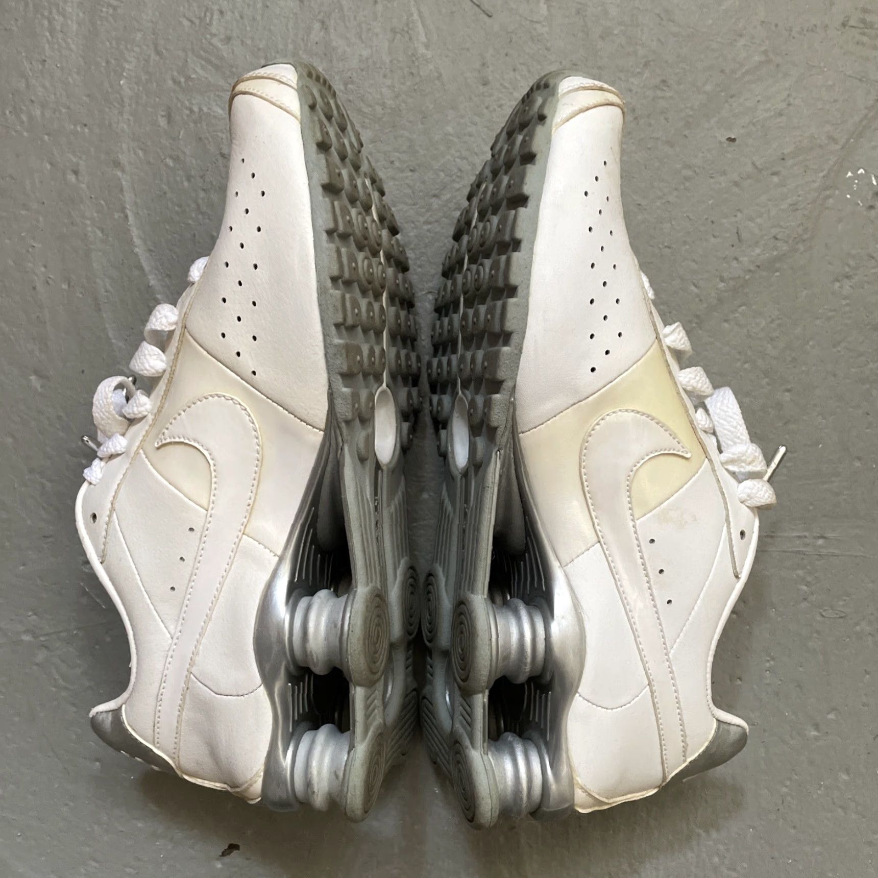 Nike Nike Shox Classic 2 II Sneaker Women’s 7 Beige 2009 343907-111 Size US 7 / IT 37 - 6 Thumbnail
