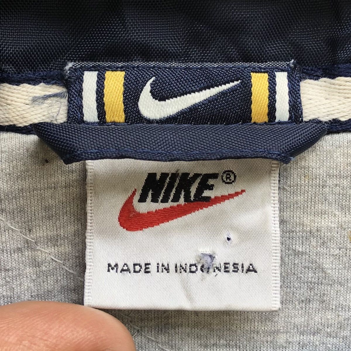Nike Vintage Nike Nylon Pullover Anorak Half Zip Filled Jacket Size US L / EU 52-54 / 3 - 18 Thumbnail