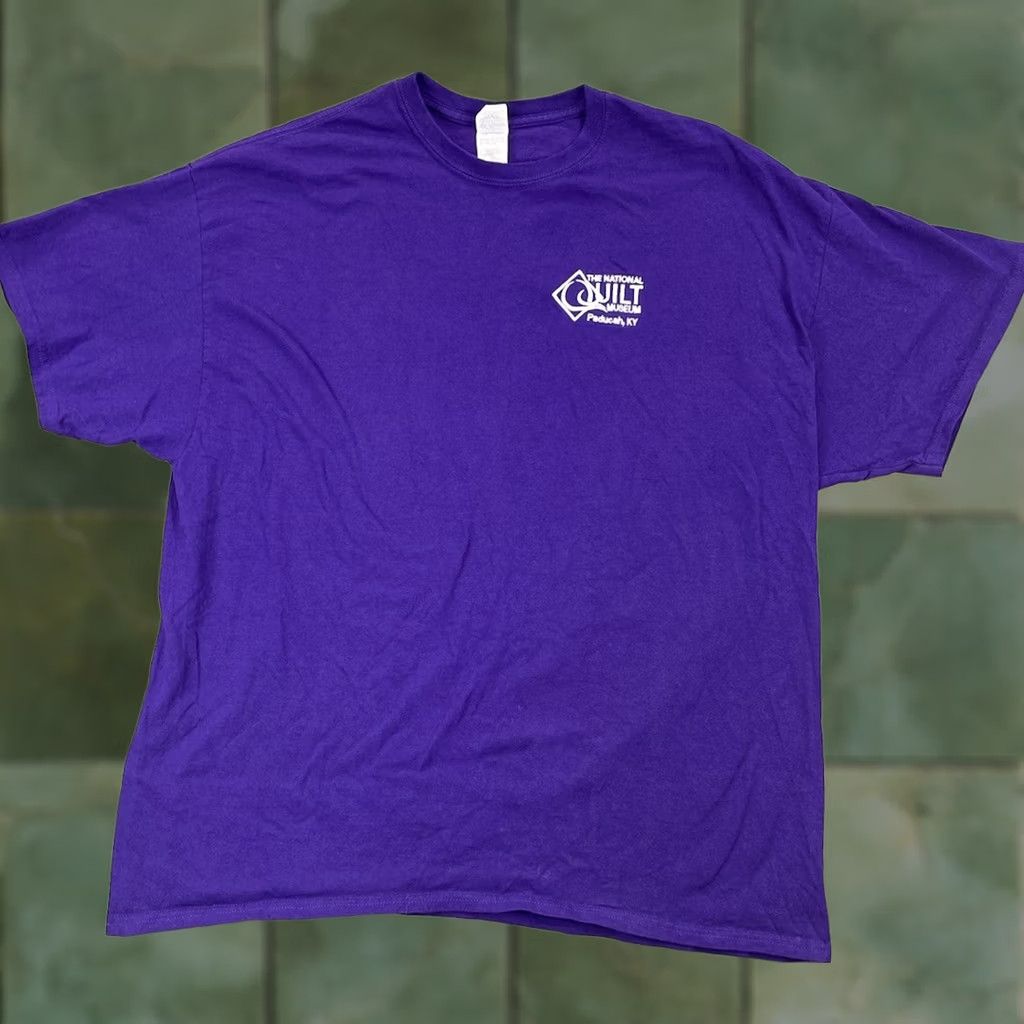 Gildan National Quilt Museum Paducah Kentucky Embroidered Purple 2XL T Shirt Size US XXL / EU 58 / 5 - 1 Thumbnail