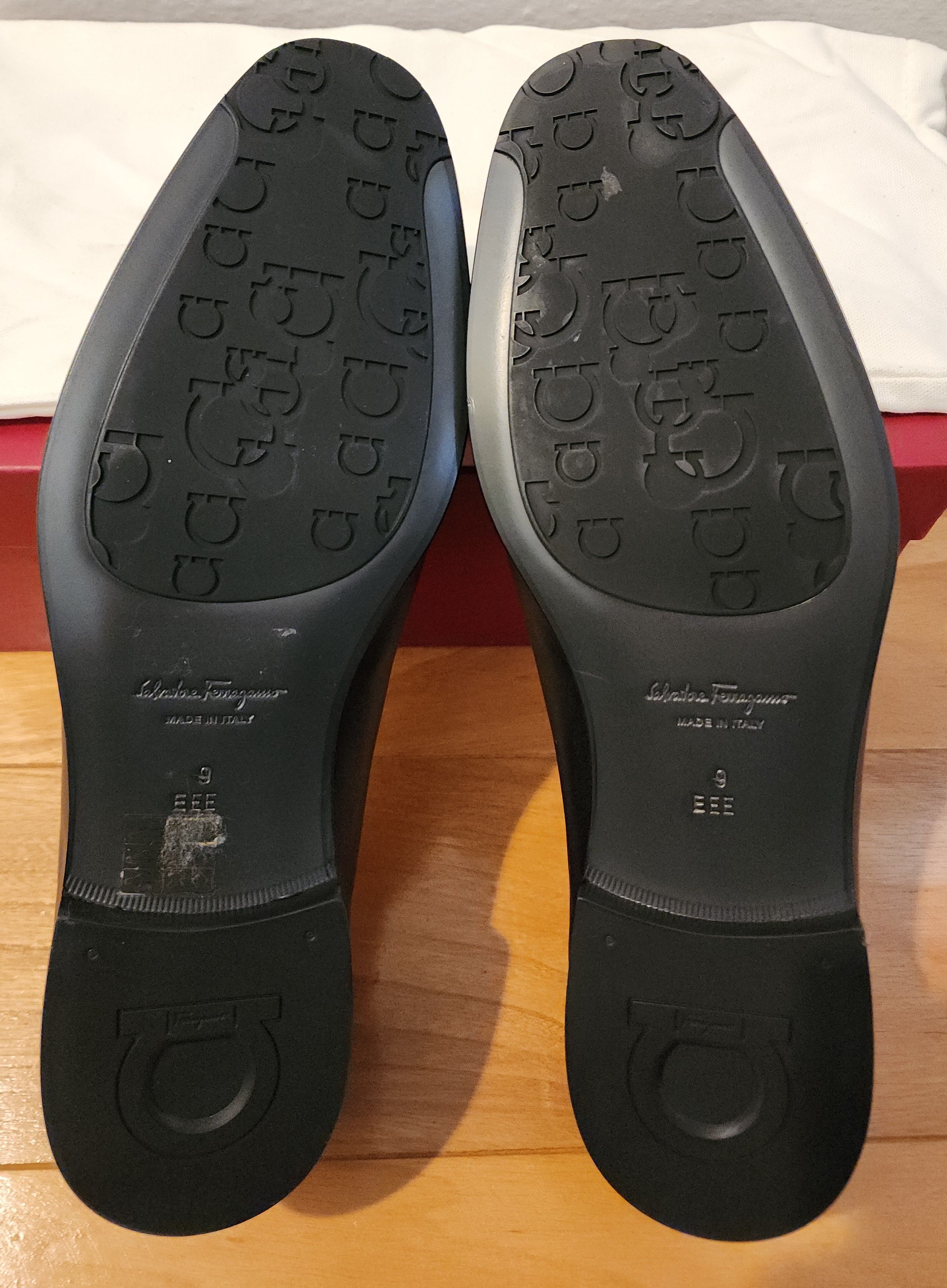 Salvatore Ferragamo Ferragamo Gancini Ornament Loafers Black Size US 9 / EU 42 - 4 Thumbnail