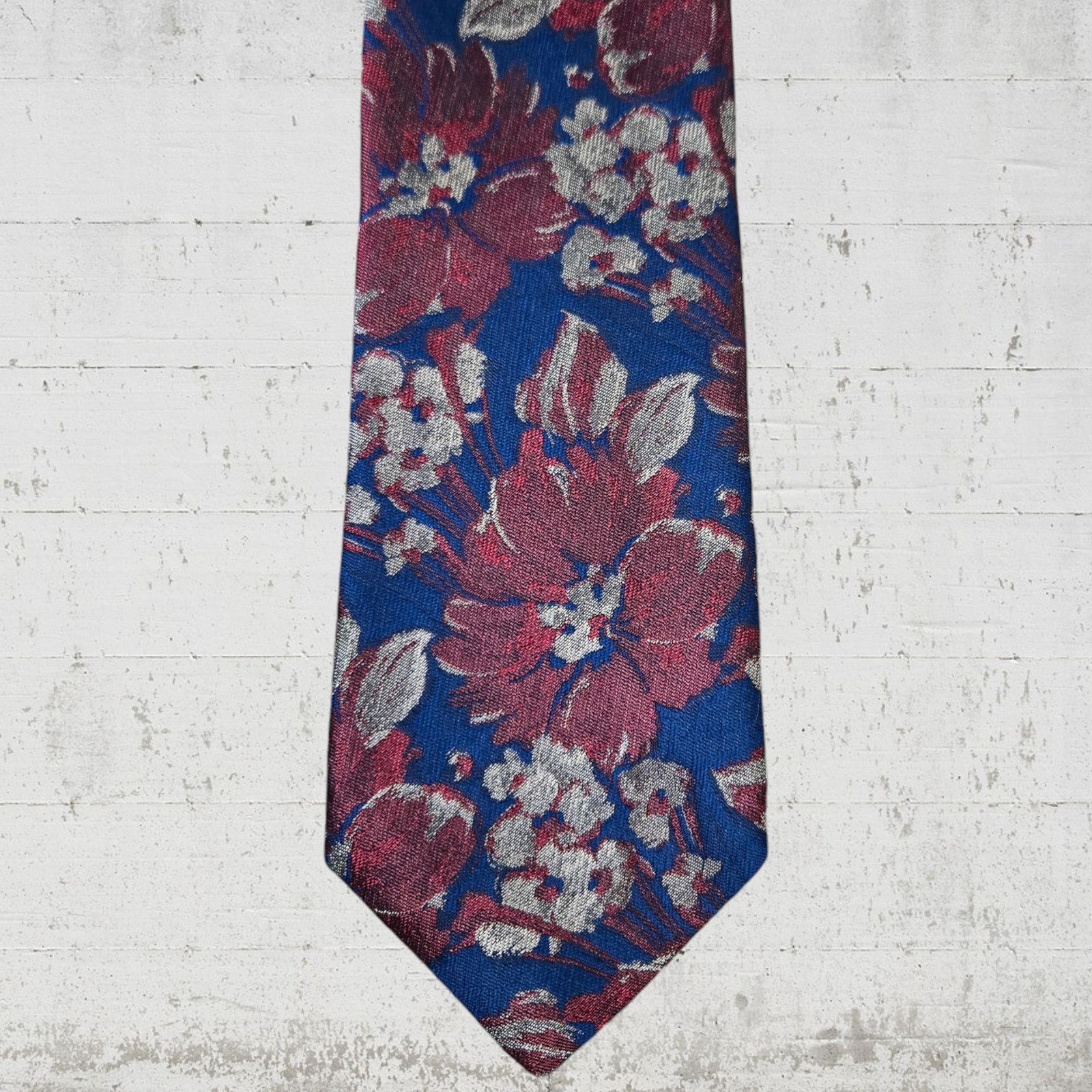 Vintage 80s Vintage Red Navy Floral Neck Tie Size ONE SIZE - 1 Thumbnail