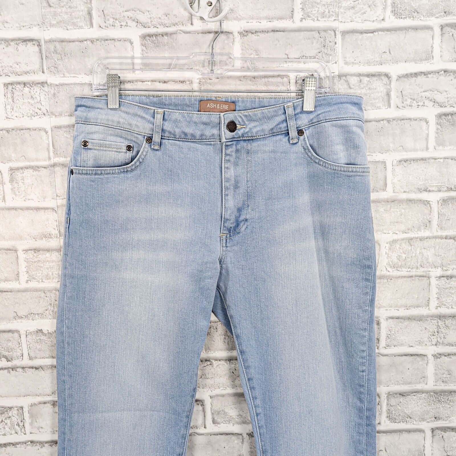 Designer ASH & ERIE Men's Midtown Denim Jeans in Light Wash blue Size US 33 - 4 Thumbnail