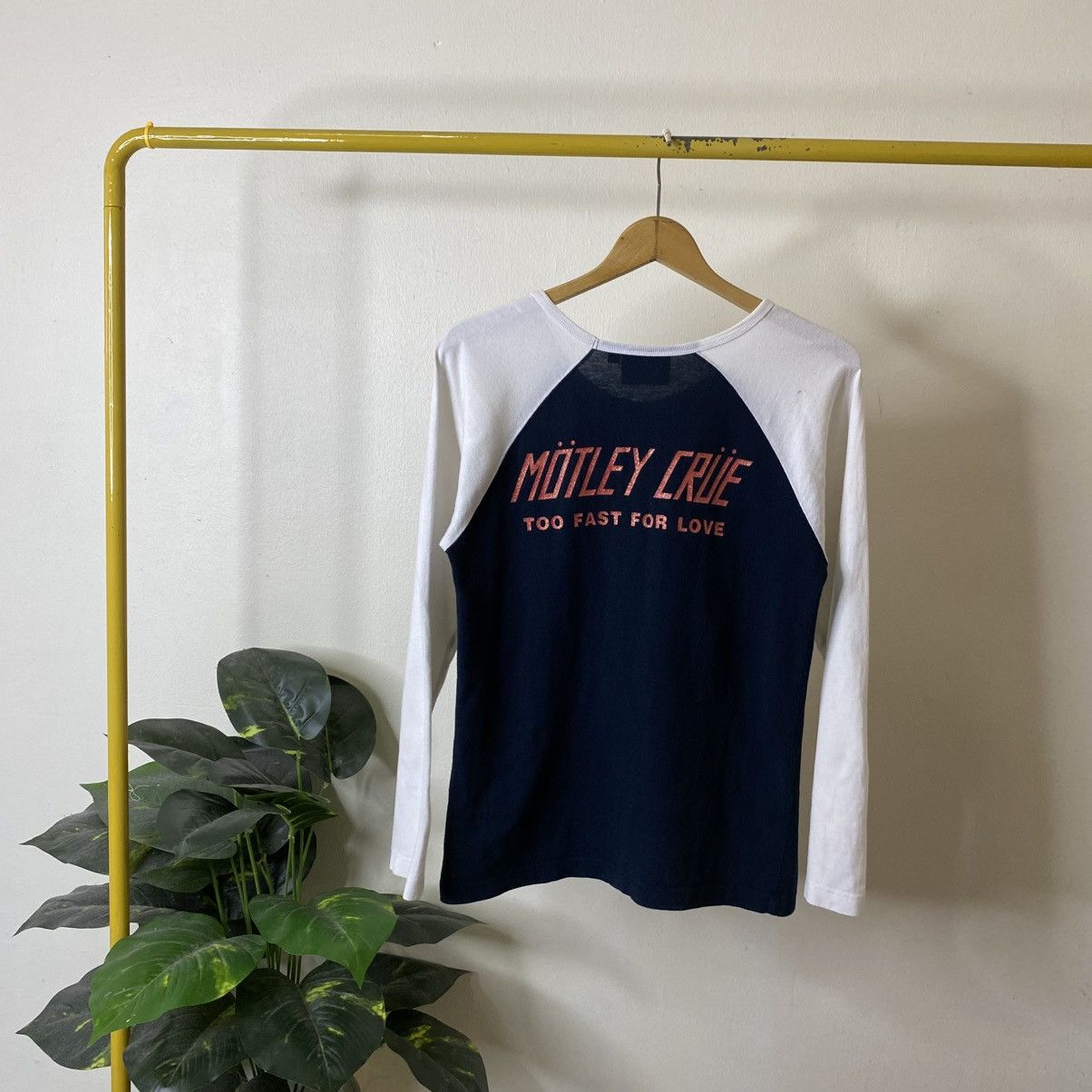 Band Tees Y2K Winterland x Motley Crue Too Fast For Love Raglan Tee Size US S / EU 44-46 / 1 - 8 Thumbnail