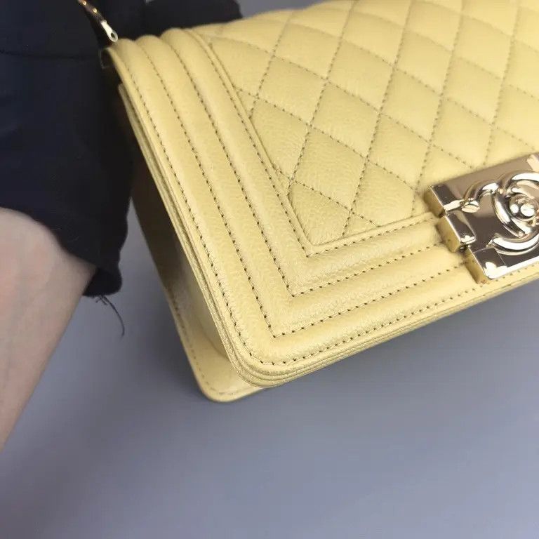 Chanel os11x0126 Size: OS / Shoulder Bag in Yellow Size ONE SIZE - 4 Thumbnail