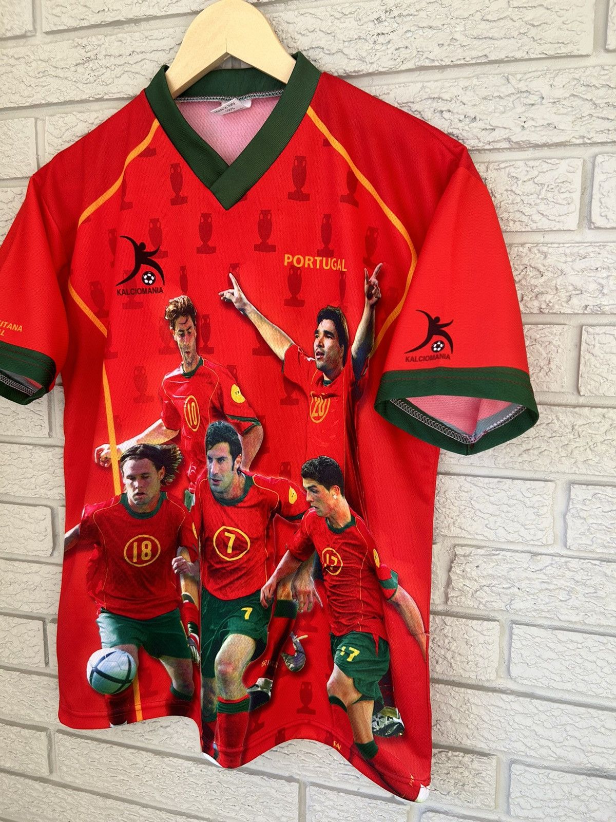 Vintage Vintage Portugal Legends Ronaldo Soccer Jersey Size US S / EU 44-46 / 1 - 3 Thumbnail