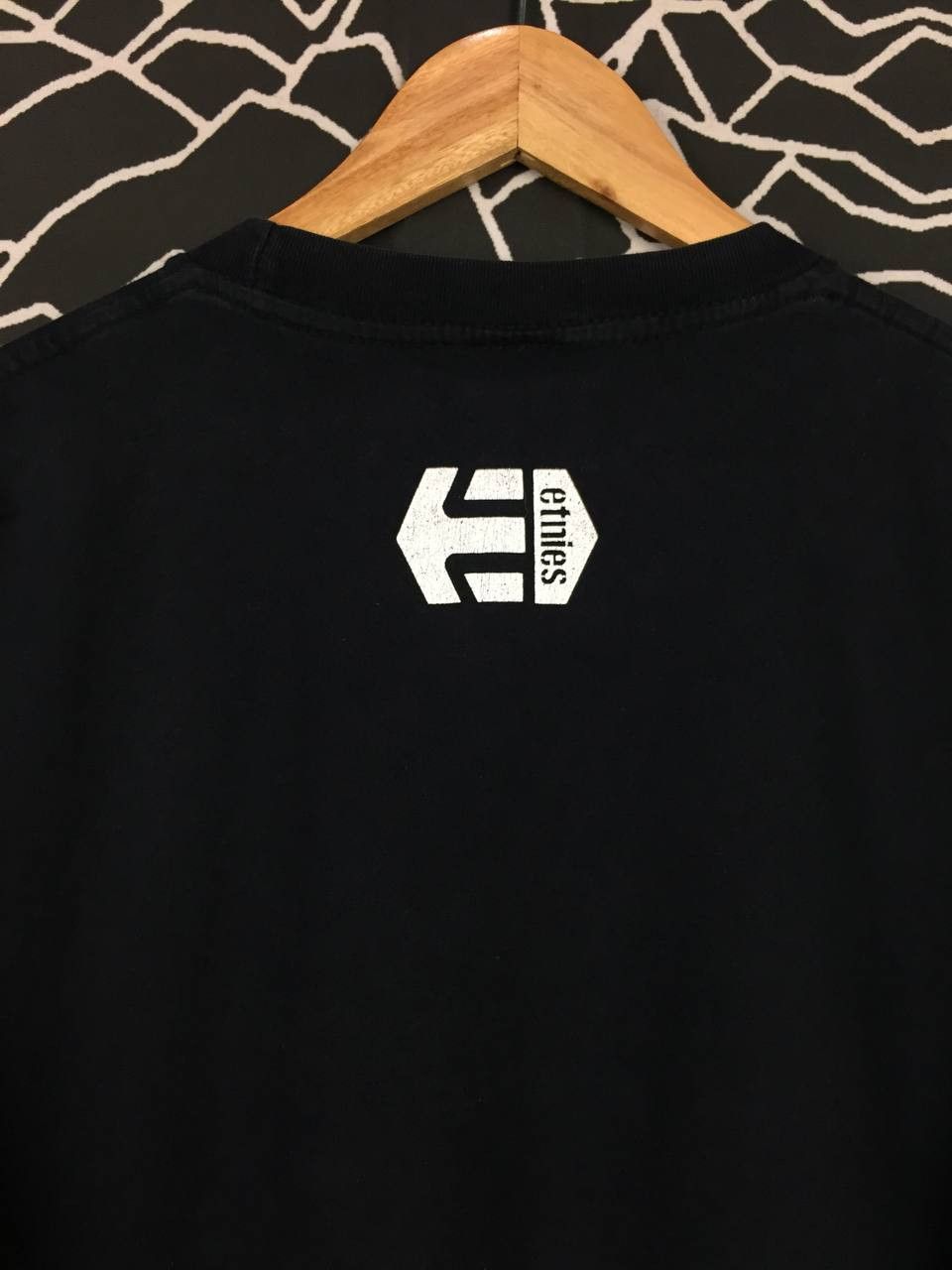 Etnies Vtg Etnies Skateboards Big Logo Skate Tee Size US XL / EU 56 / 4 - 7 Thumbnail