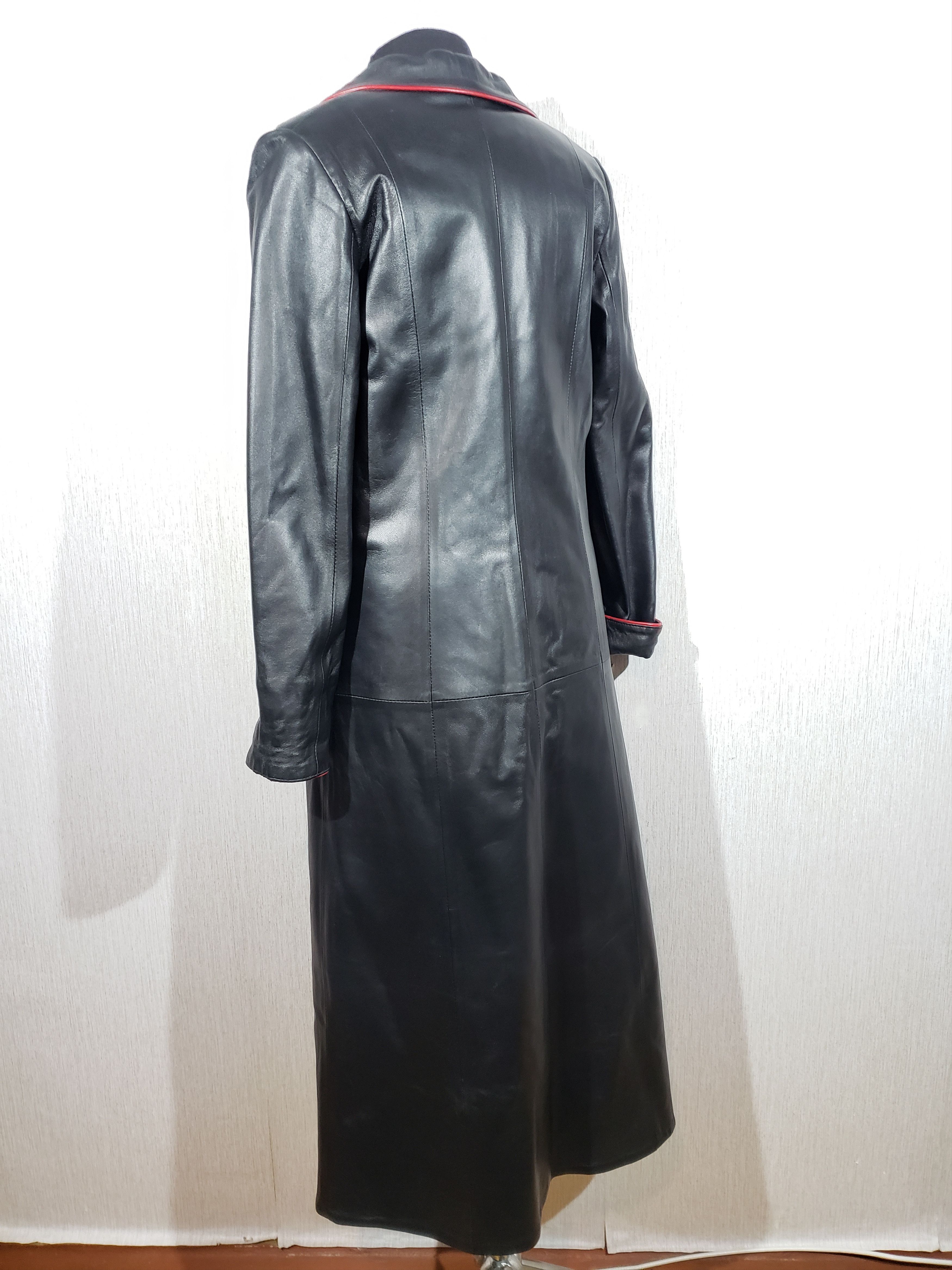Other Elegant women's raincoat of black color made of leather. Size XL / US 12-14 / IT 48-50 - 5 Thumbnail