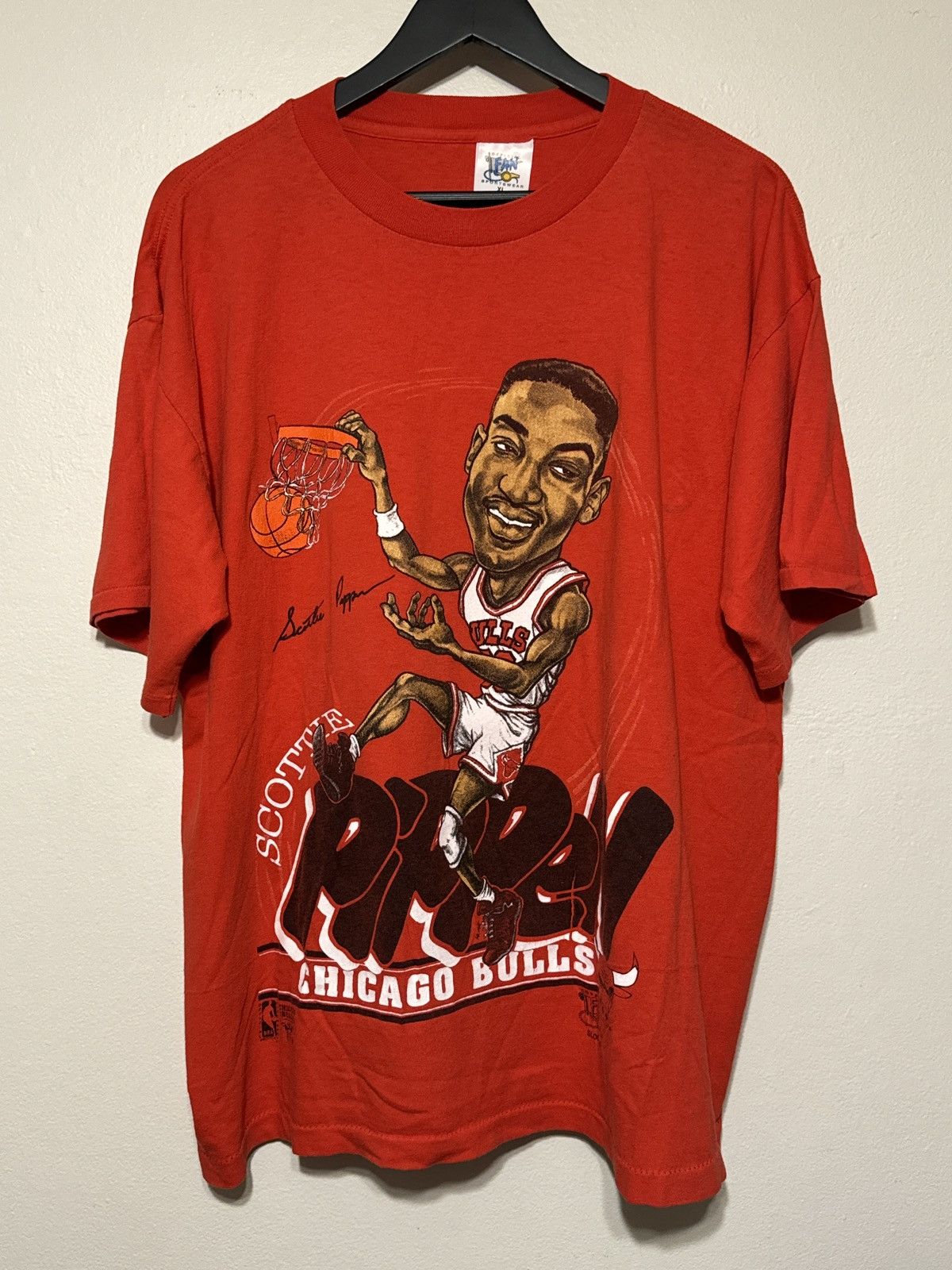 image of Chicago Bulls x NBA Vintage Scottie Pippen Caricature 90's T Shirt Basketball in Red (Size XL)