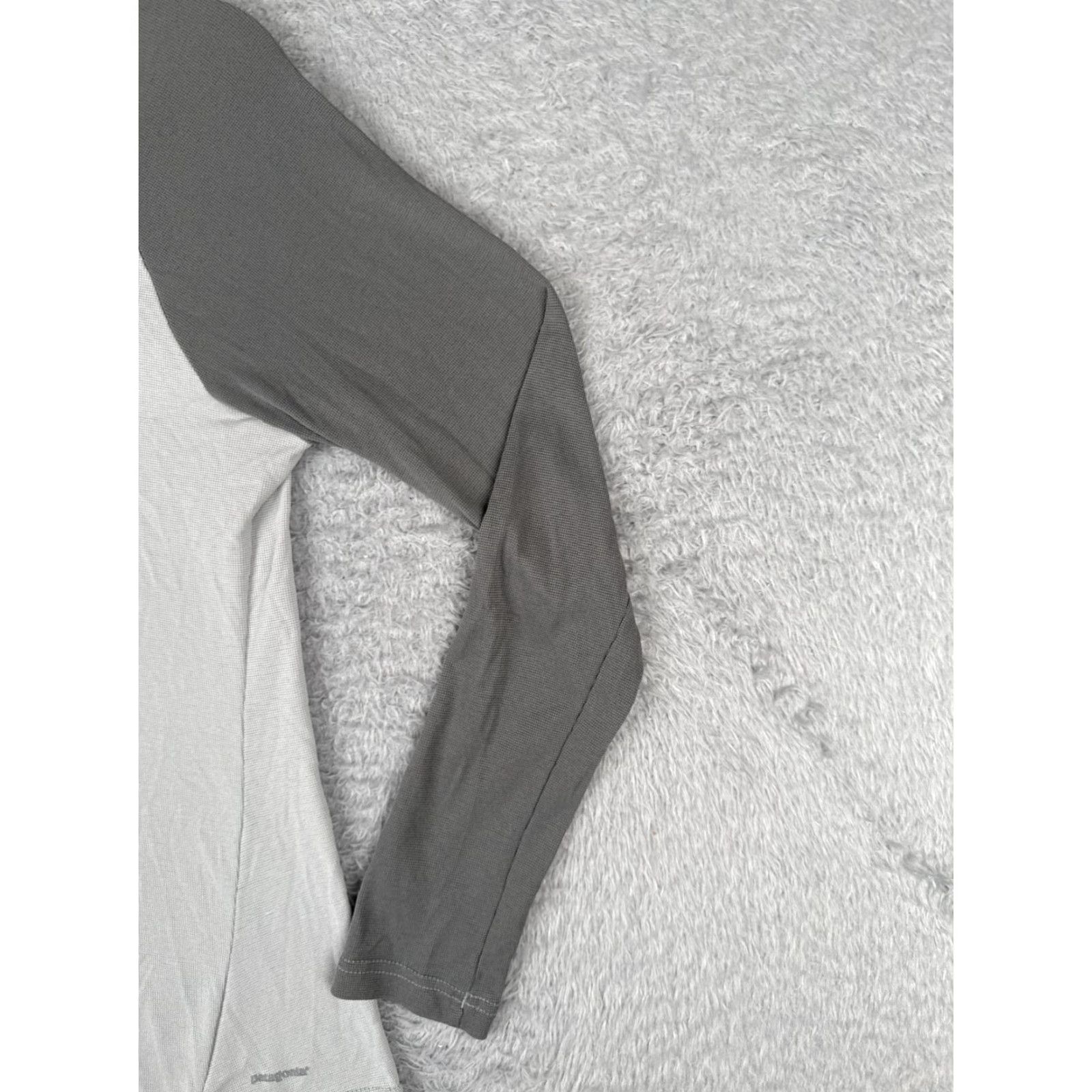 Patagonia Patagonia Shirt Womens Small Gray Capilene 2 Lightweight Crew Polyester 44820 Size S / US 4 / IT 40 - 2 Thumbnail