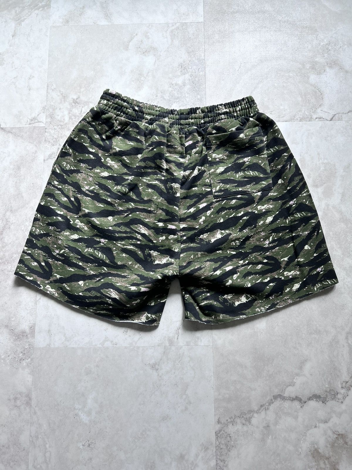 Sp5der × Young Thug Sp5der OG Web Tiger Camo Sweatshorts Size S Size US 30 / EU 46 - 4 Thumbnail