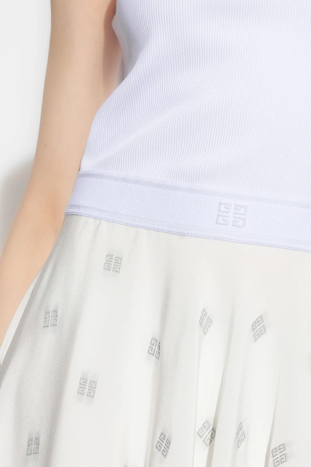 Givenchy o1w1db10325 Sleeveless Dress W/Flare Skirt in White Size XS / US 0-2 / IT 36-38 - 4 Thumbnail