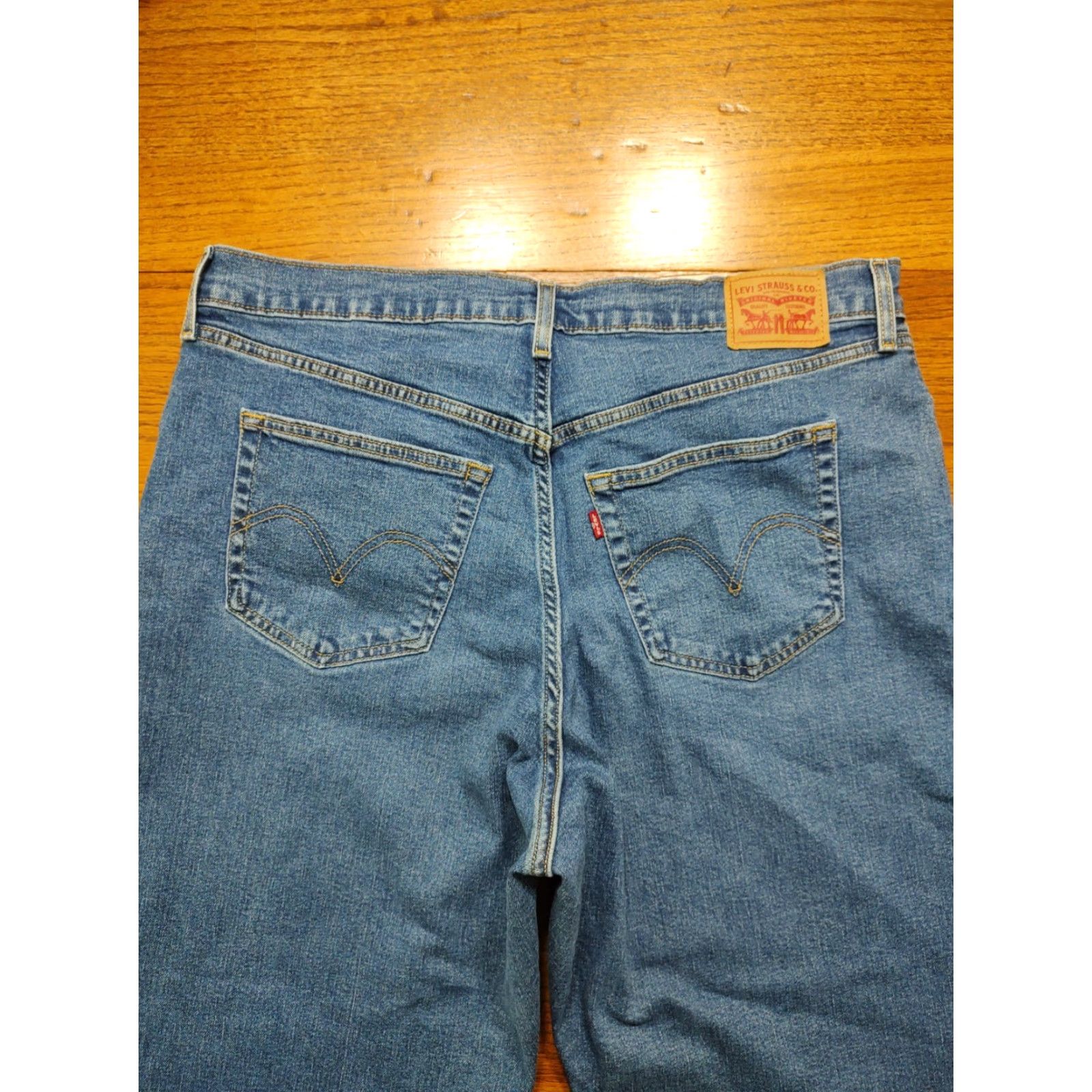 Levi's VINTAGE? No, Levis Jeans Womens Plus 20W 25Inseam Blue Denim Wedgie Straight Button Fly Jeans Women Size 42" / US 20 - 4 Thumbnail