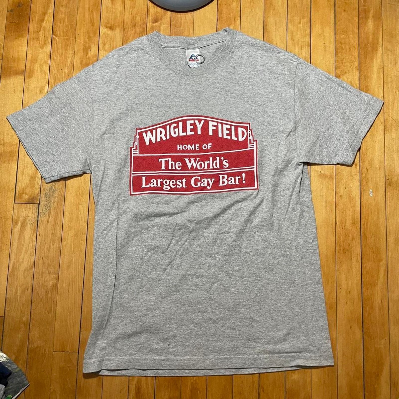 MLB 90s Grey Wrigley Field funny tee with red accents Size L Size US L / EU 52-54 / 3 - 1 Thumbnail