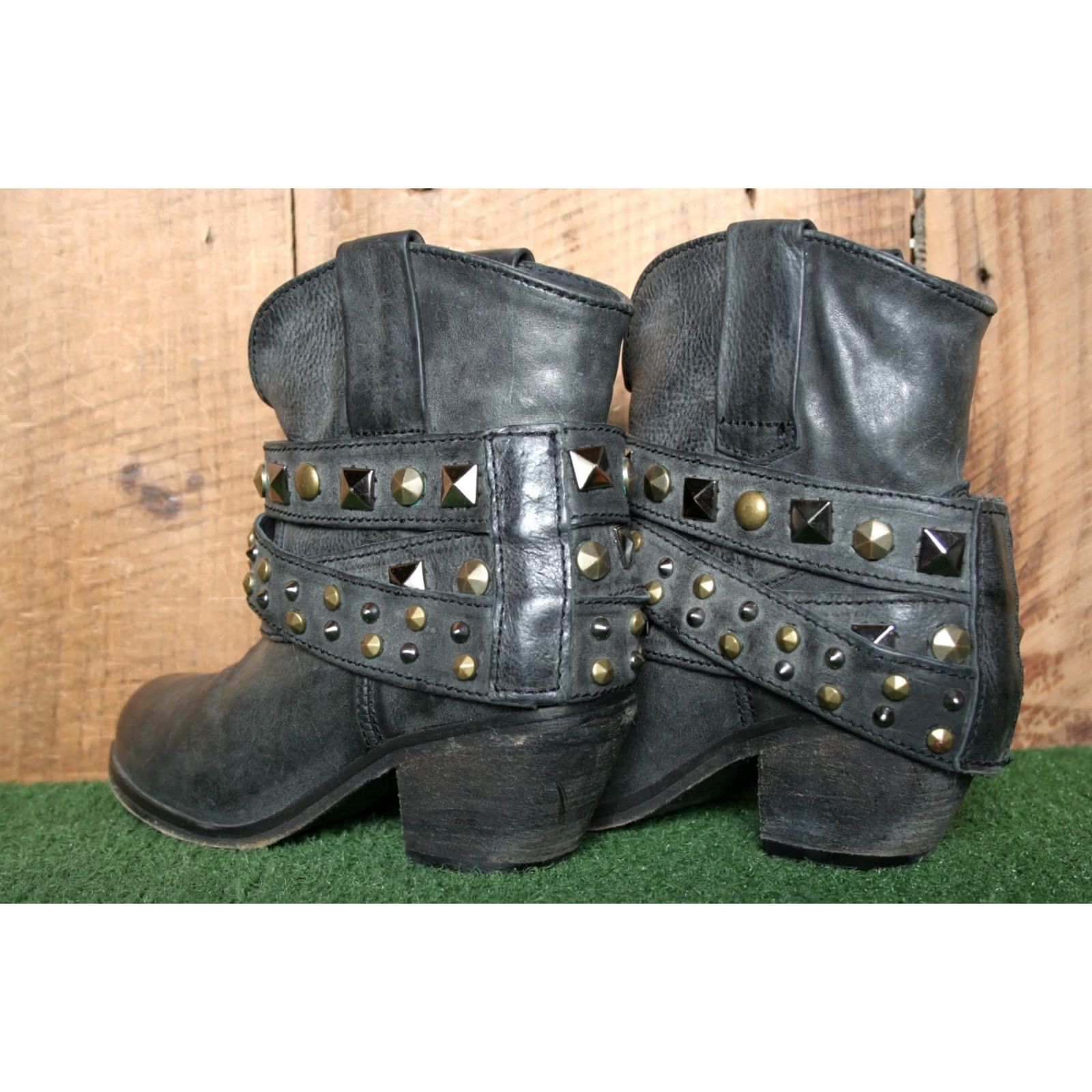 Vintage CORRAL Boots Western Ankle Boots Women Sz. 6.5 M Black Leather Studded Strap Cowboy Boot Shoe Shaft: Ankle Size US 7 / IT 37 - 3 Thumbnail