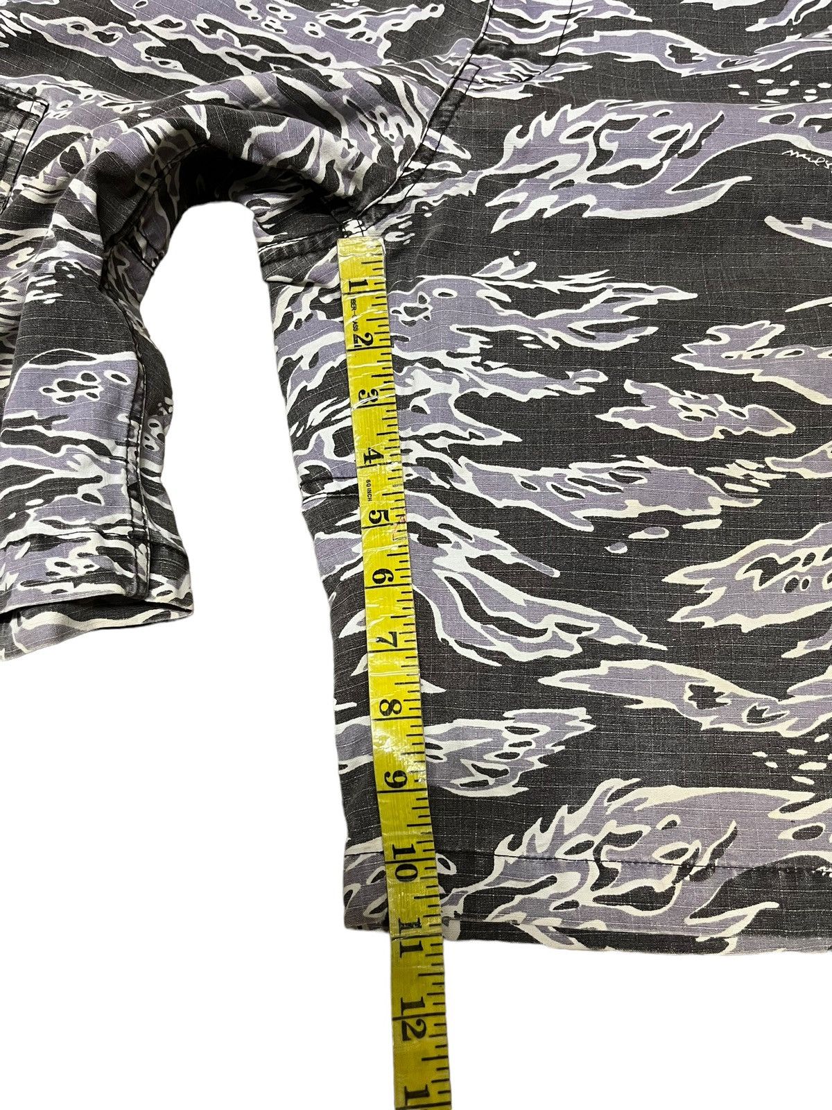 Japanese Brand × Wtaps WTAPS TIGER STARP CAMO CARGO SHORT PANTS Size US 34 / EU 50 - 12 Thumbnail