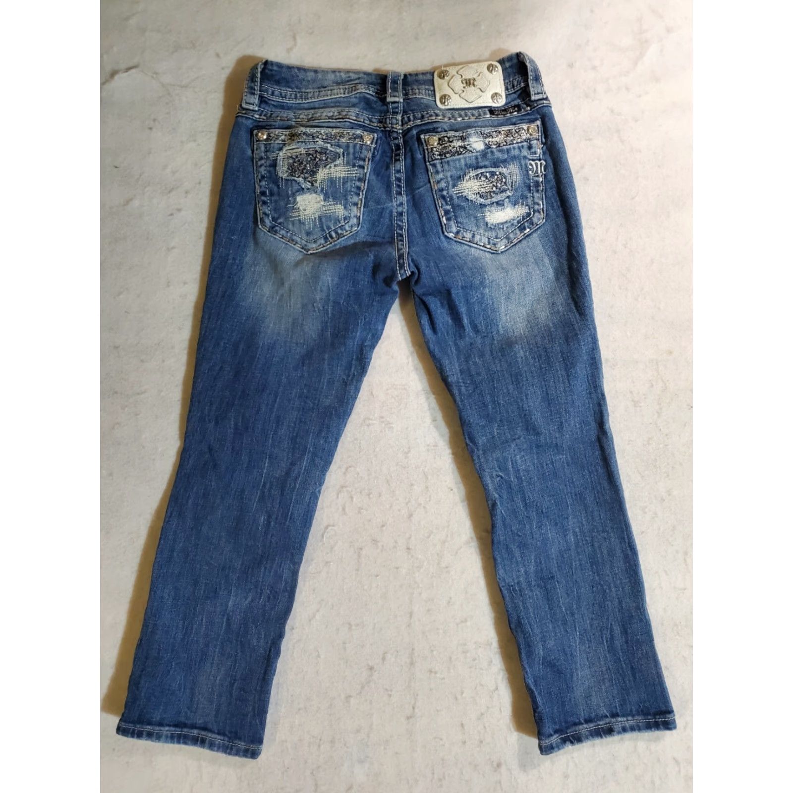 Miss Me Miss Me Signature Bedazzled Crop Jeans Women's Size 27 Medium Wash Blue Denim Size 27" / US 4 / IT 40 - 6 Thumbnail
