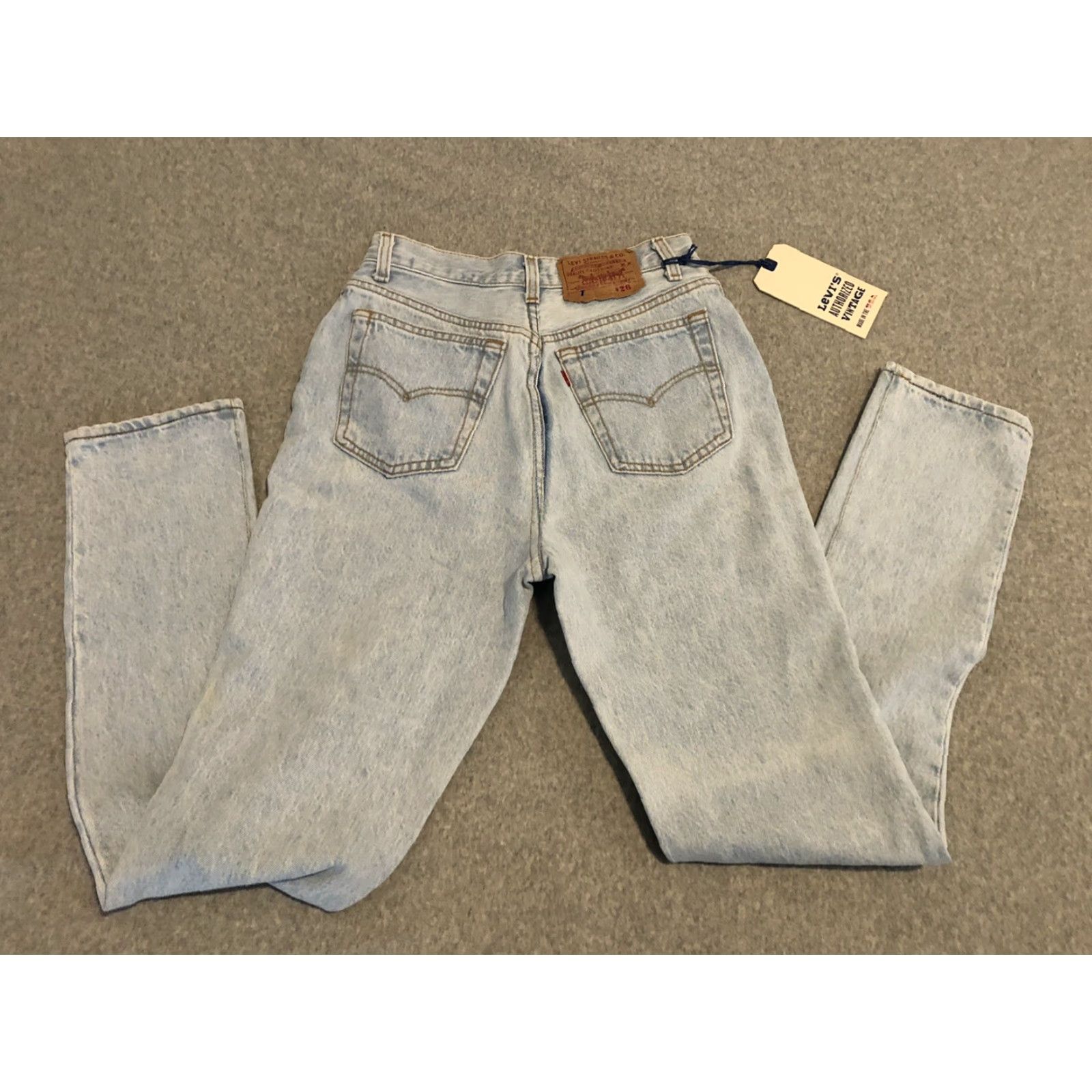 Levi's VINTAGE Levi's 501 Jeans Tapered Regular 26x31 Light Blue Denim Button Inseam 31 in Womens NWT Made in USA LVC Distressed 100% Cotton Jeans Size 26" / US 2 / IT 38 - 4 Thumbnail