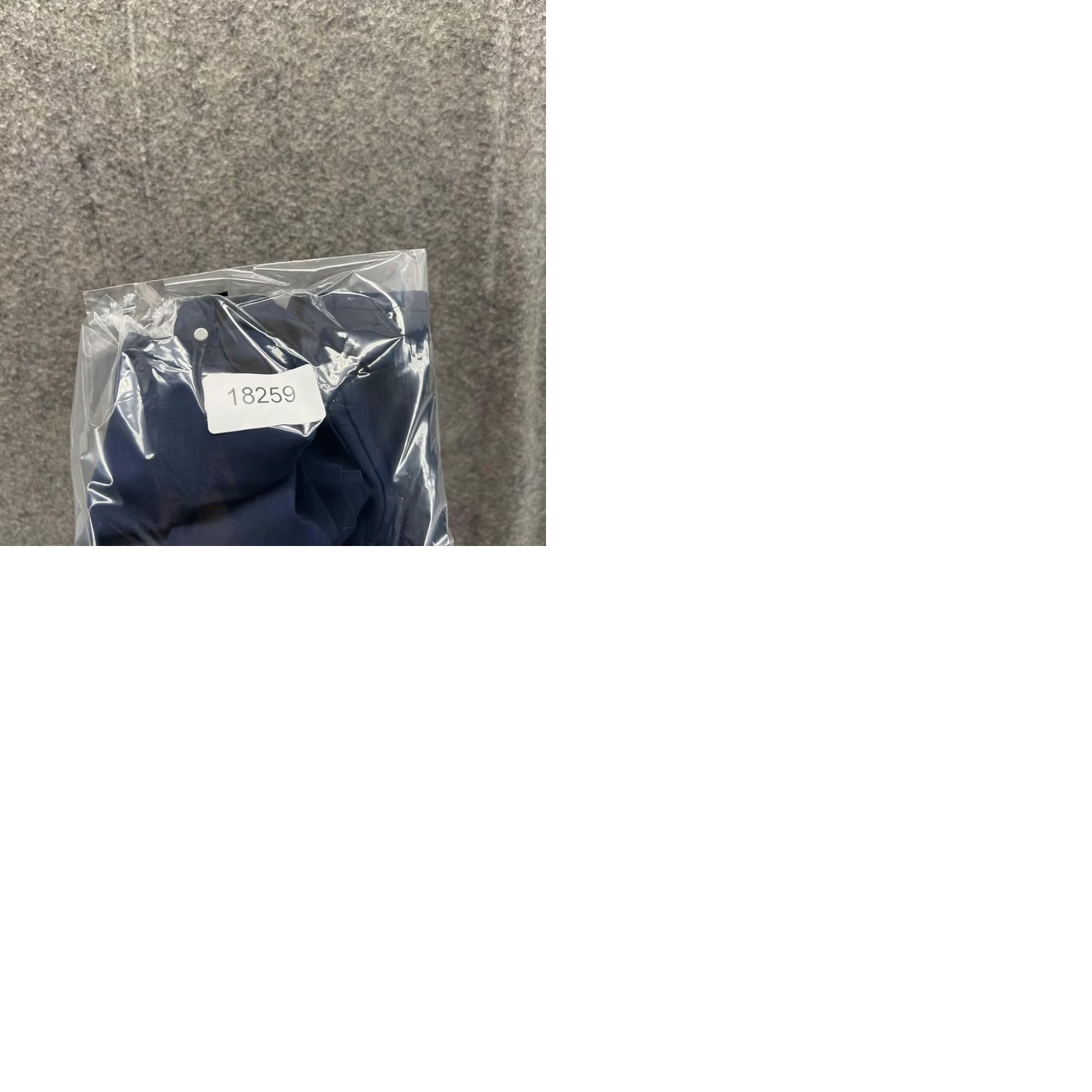Vintage Greg Norman Shorts Women 6 Blue Navy Chino Pleated Polyester Spandex Golf Size 28" / US 6 / IT 42 - 9 Thumbnail