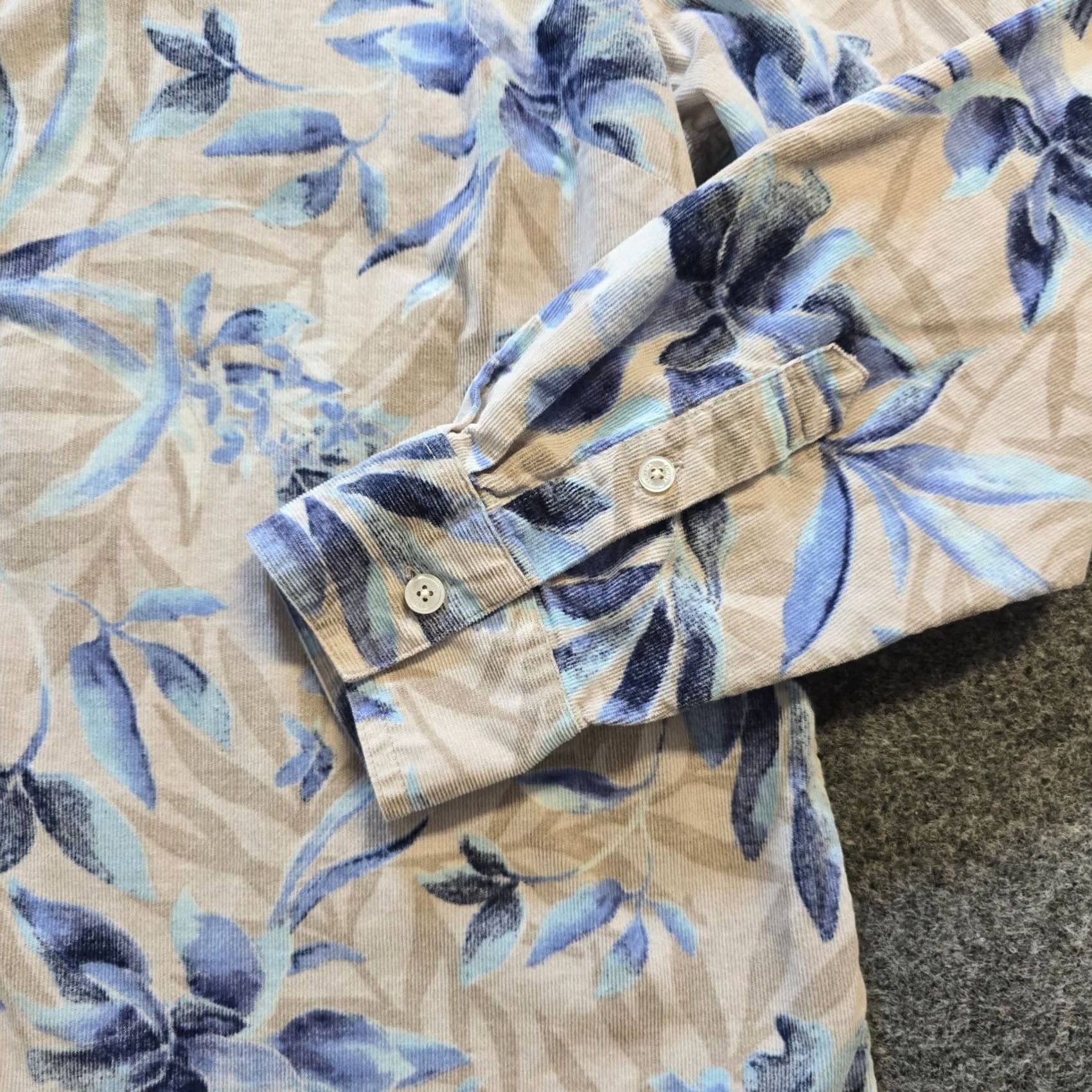 Tommy Bahama Tommy Bahama Button-Up Top Womens Size L Tan Blue Floral Corduroy Casual Shirt Cap sleeve Corduroy Button-Up Capsule Size L / US 10 / IT 46 - 3 Thumbnail