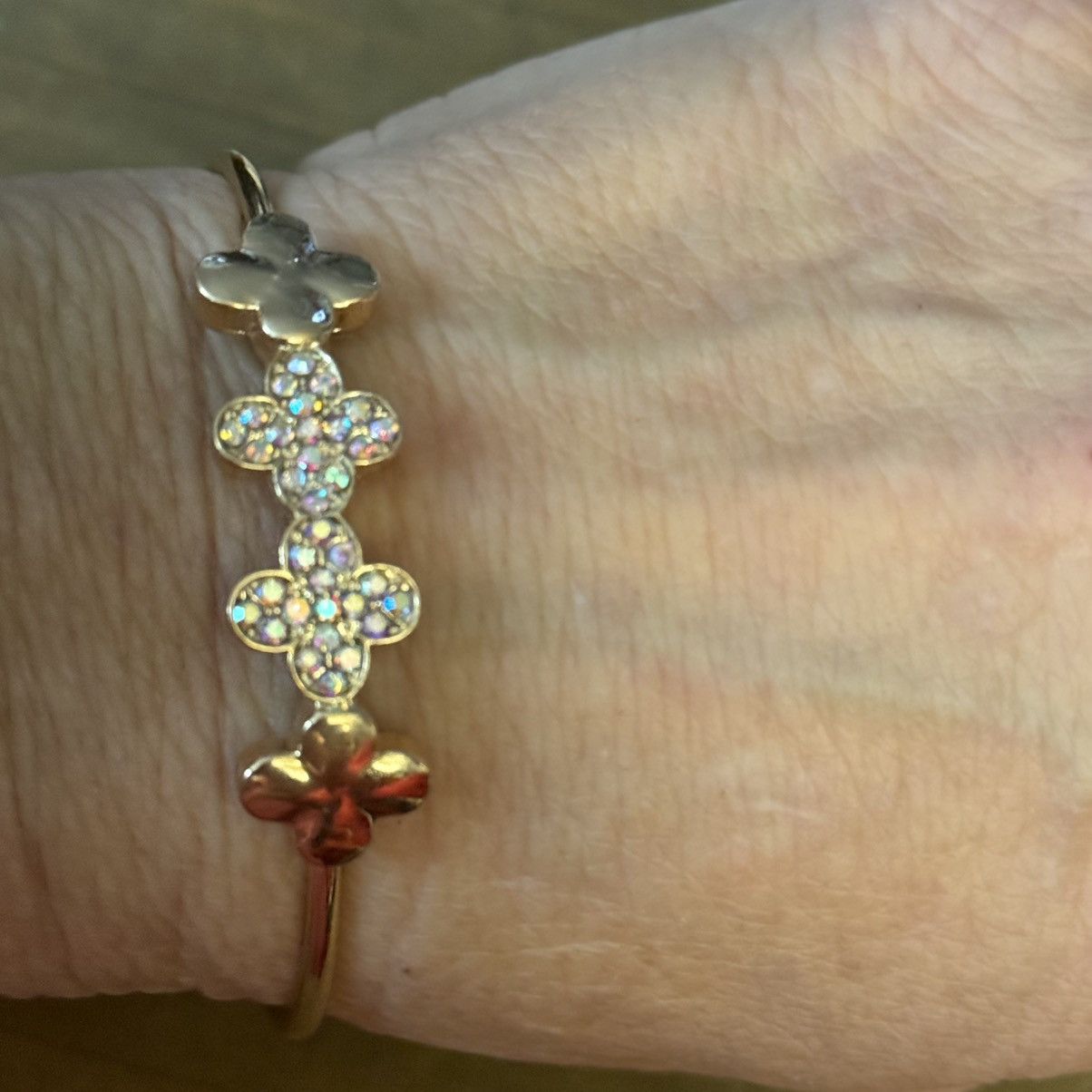 Other Gold tone pave AB crystal clover cuff bracelet Size ONE SIZE - 2 Thumbnail