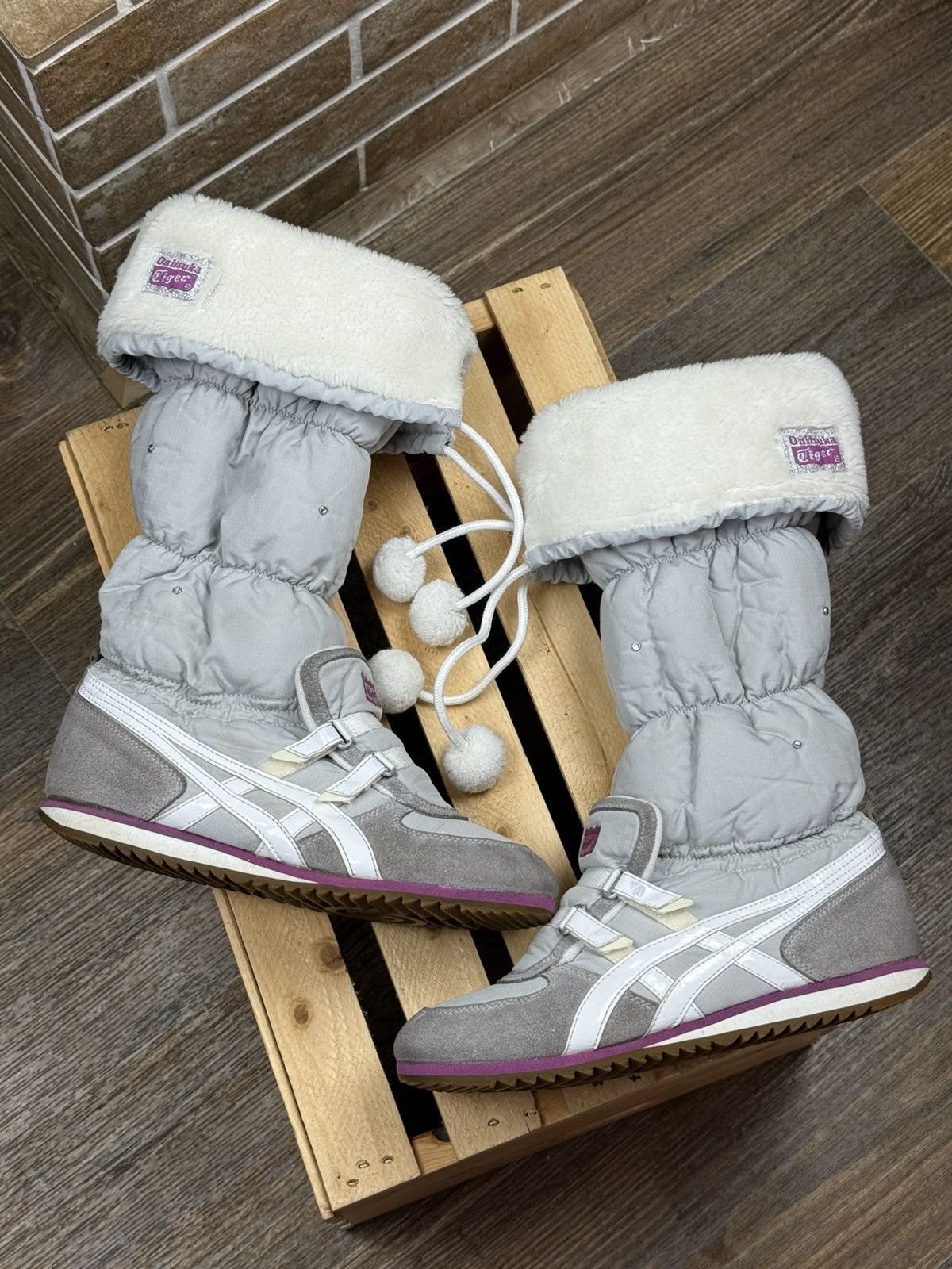Onitsuka Tiger Womans Asics Onitsuka Tiger Faux Fur Y2K Gray Snow Boots Size US 10 / IT 40 - 1 Thumbnail