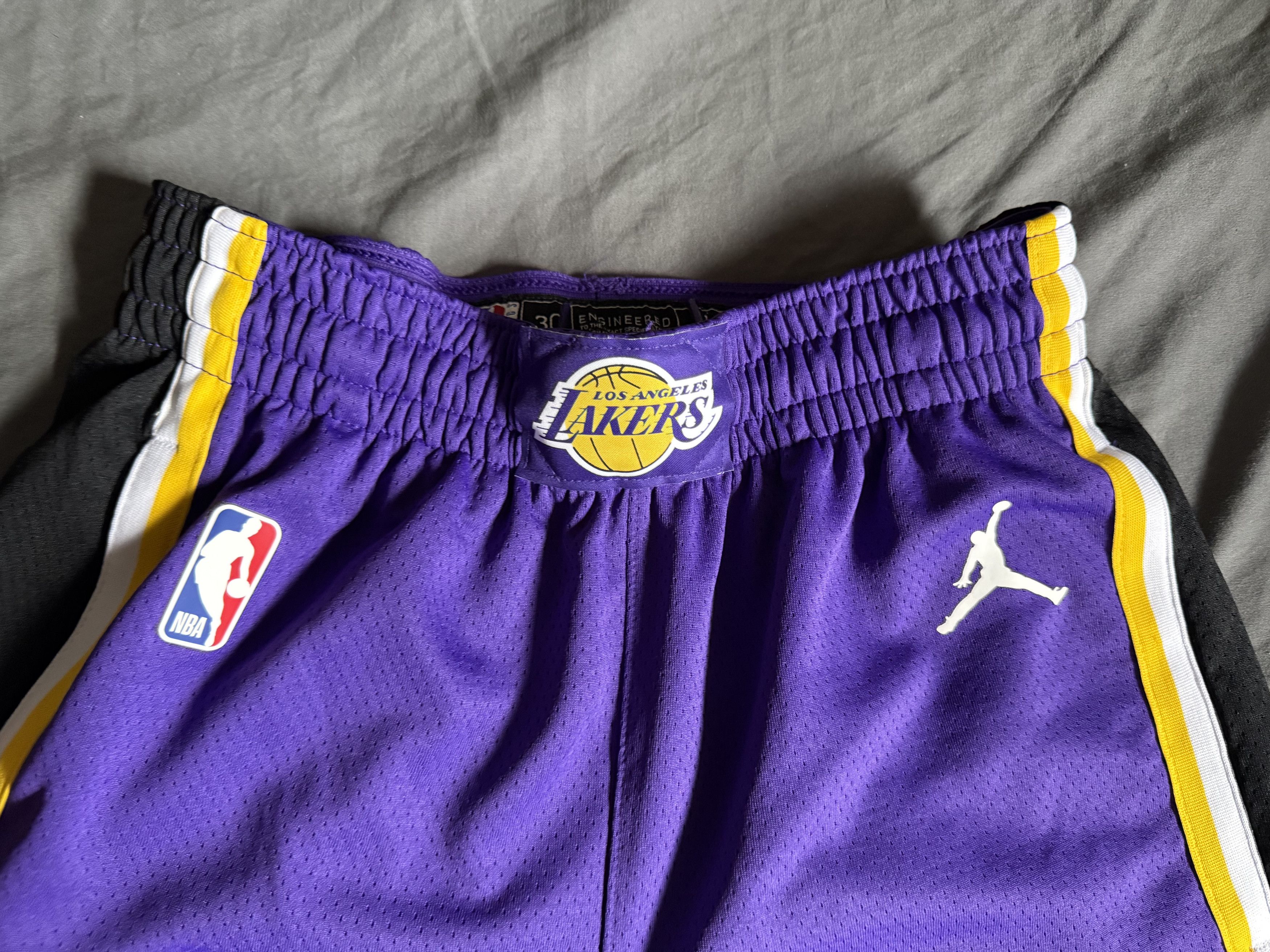 Nike Nike LA Lakers Statement Edition 2020 Swingman Shorts SMALL Size US 30 / EU 46 - 2 Thumbnail