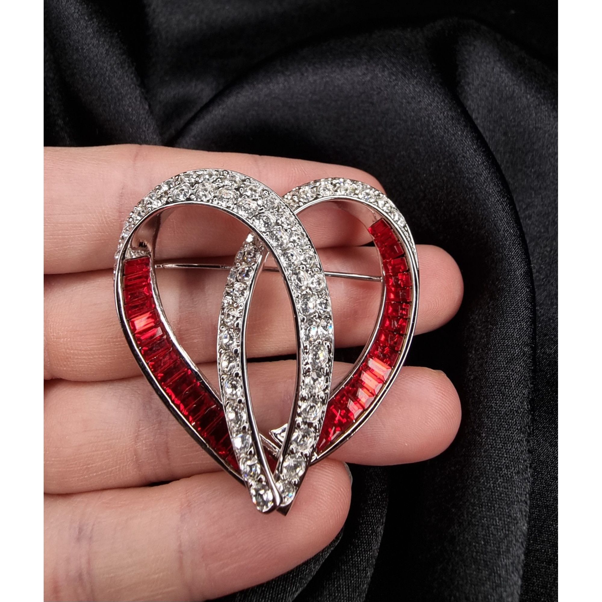 Vintage Vintage Nolan Miller Red & Clear Crystal Rhinestone Heart Br Size ONE SIZE - 4 Thumbnail