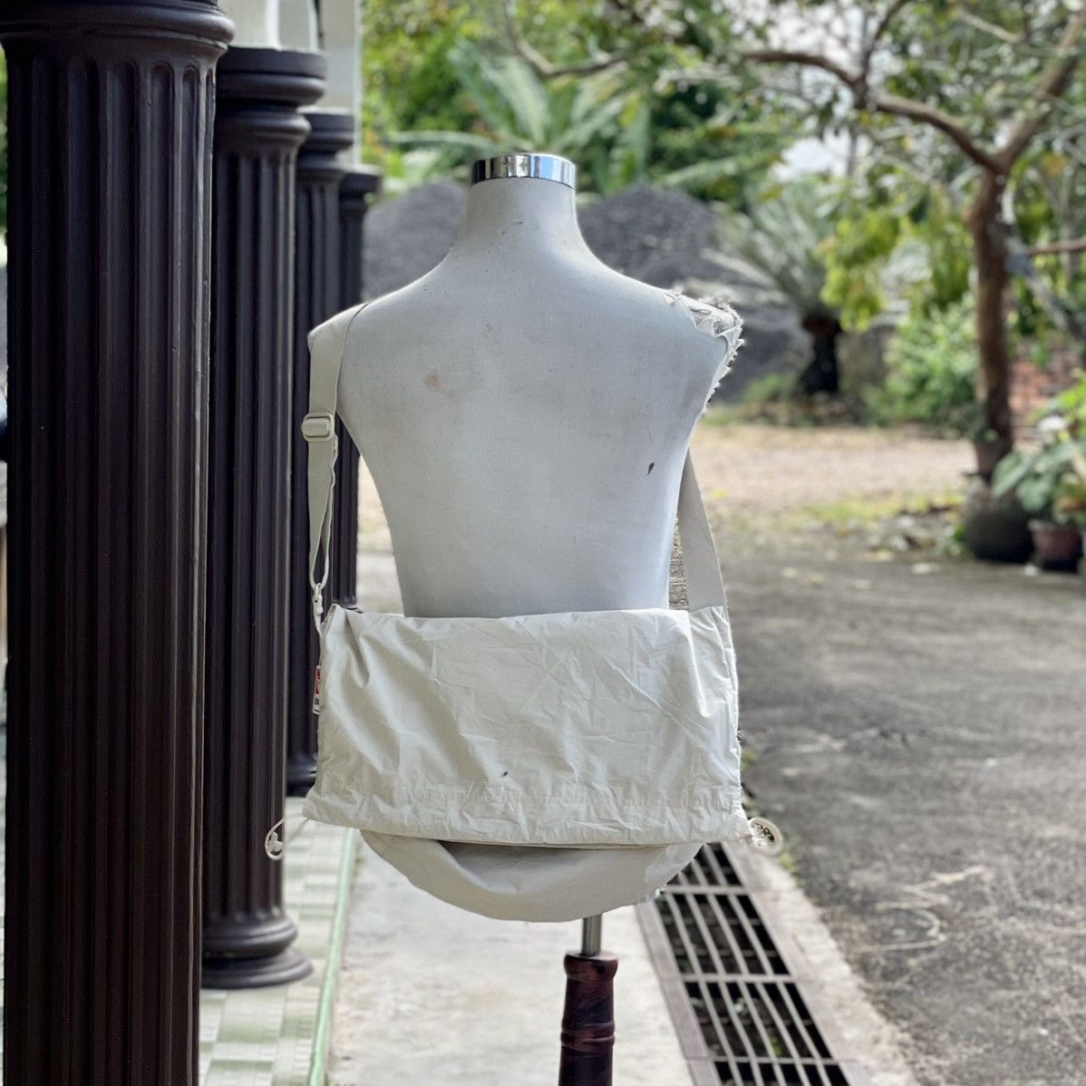 Japanese Brand × Uniqlo Versatile Uniqlo Drawstring Shoulder Bag Size ONE SIZE - 1 Thumbnail