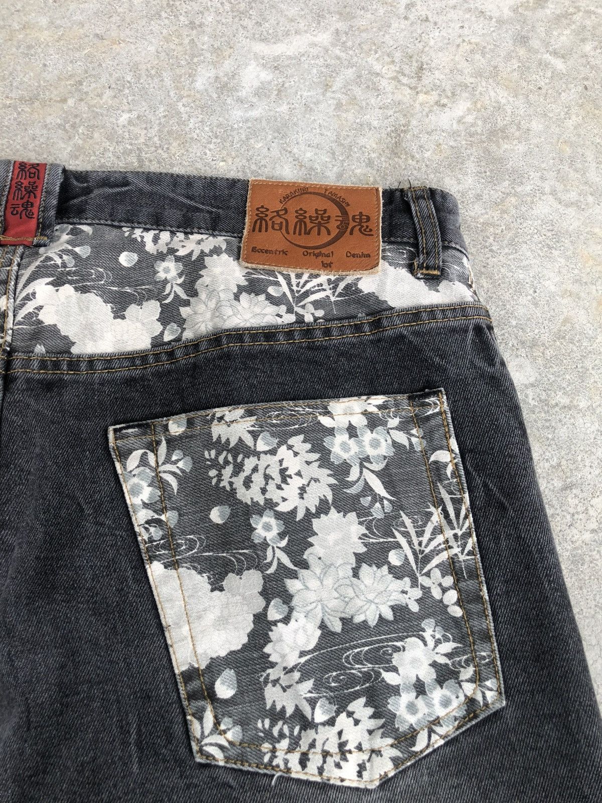 Karakuri Tamashii Karakuri Tamashii Embroidered Jeans Distressed Multipocket Size US 37 - 17 Thumbnail