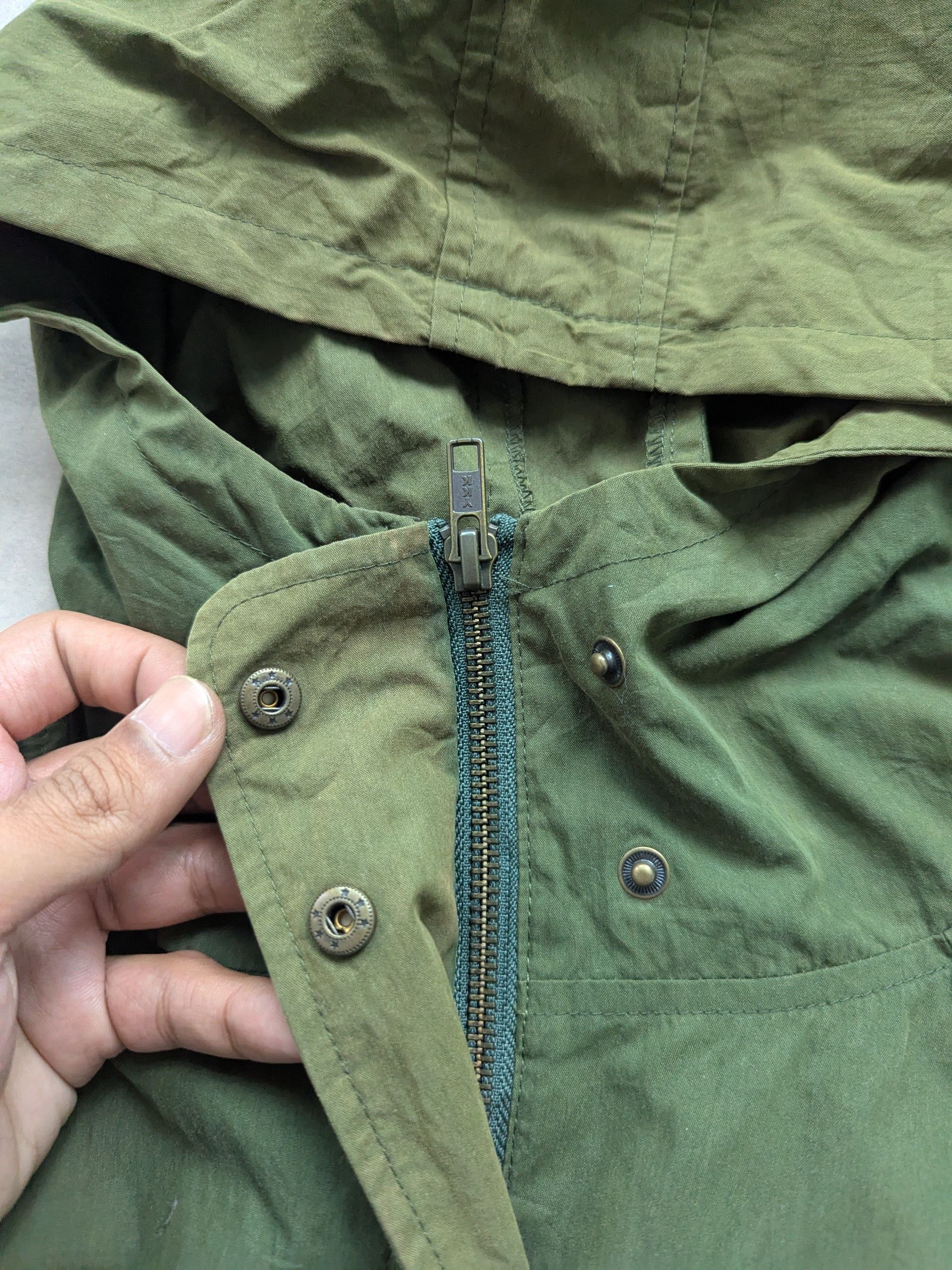 Japanese Brand × Vintage Vintage Hoodie Windbreaker Jacket Sun Faded by Loytaa Size US M / EU 48-50 / 2 - 7 Thumbnail