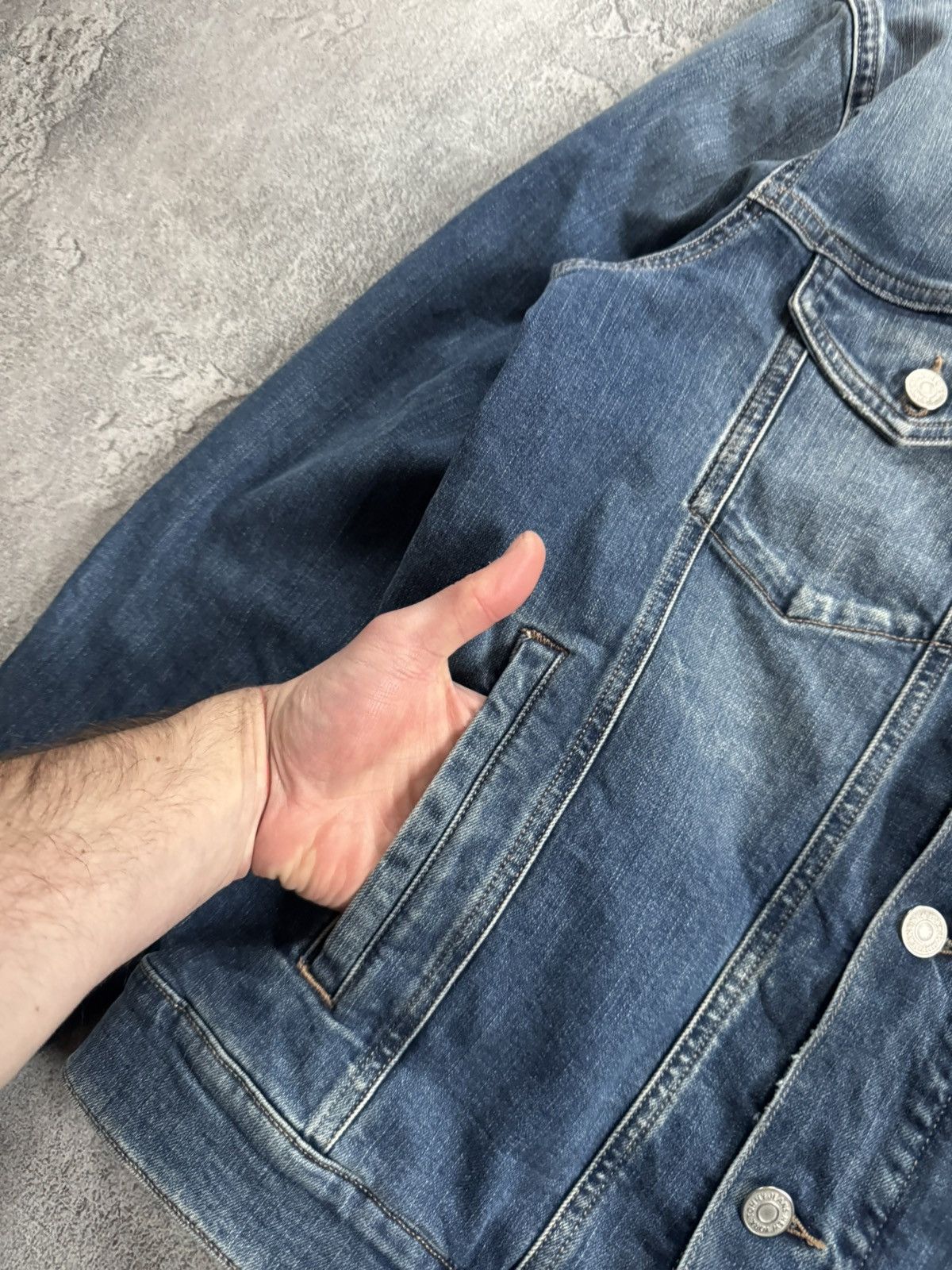 Tommy Hilfiger Tommy Hilfiger L blue denim trucker jacket button bomber Size US L / EU 52-54 / 3 - 11 Thumbnail