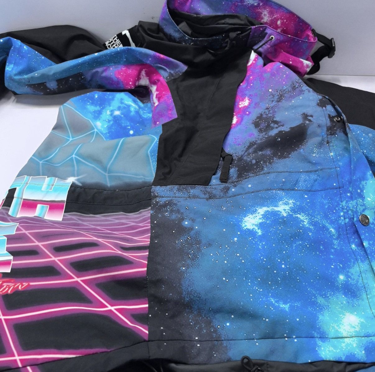 The North Face The North Face x INVINCIBLE Printed Mountain Light Jacket Size US S / EU 44-46 / 1 - 15 Thumbnail
