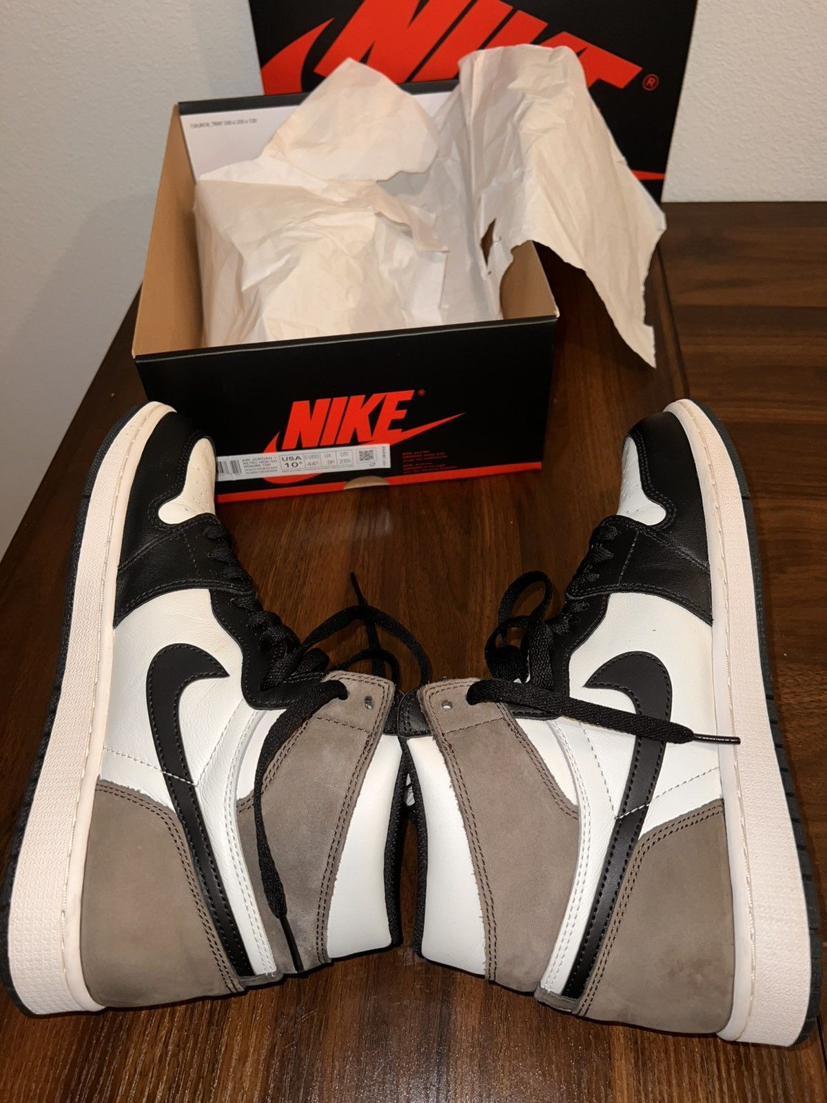 Nike Air Jordan 1 Retro High OG “ Mocha” Size US 10.5 / EU 43-44 - 16 Thumbnail