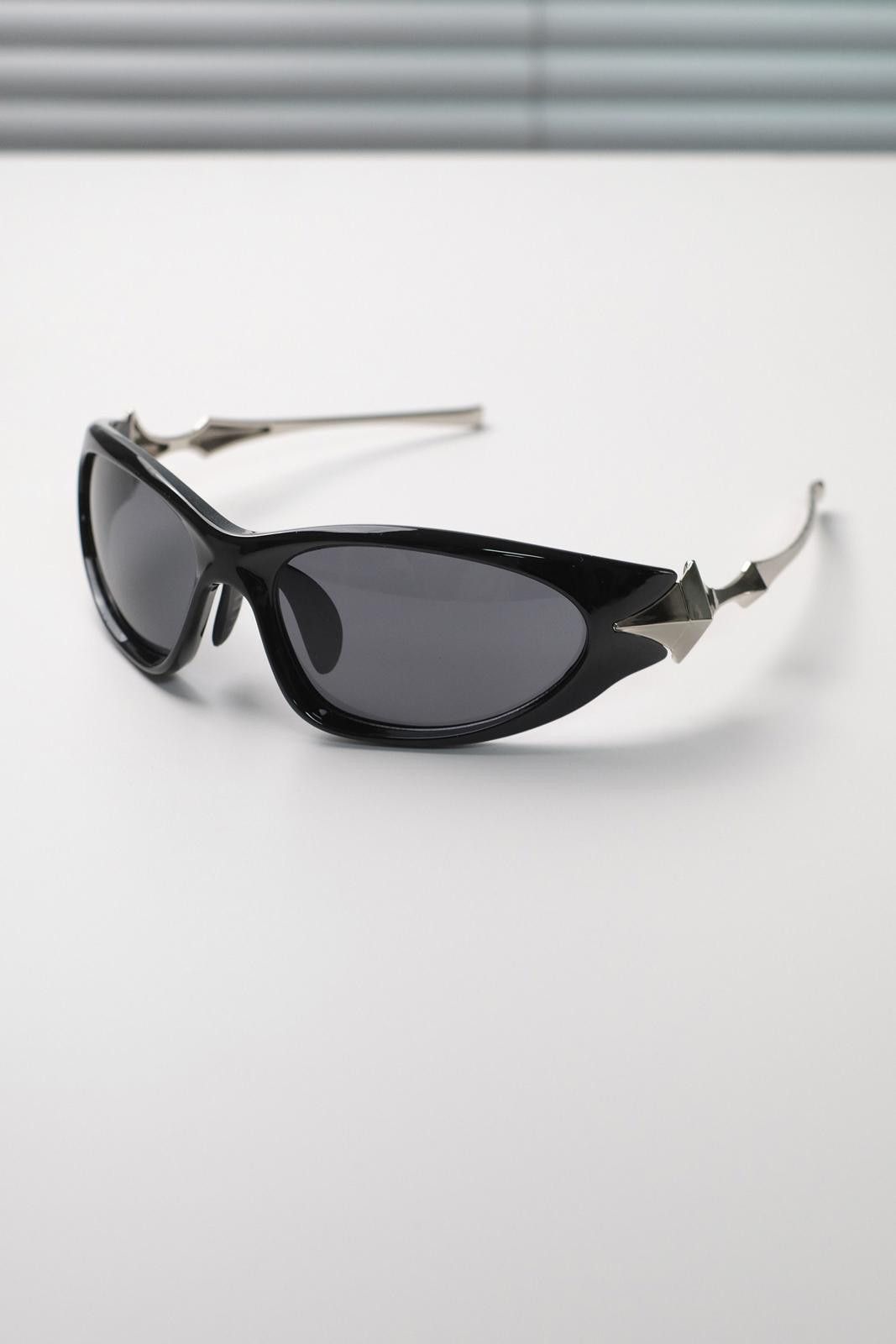 Japanese Brand Y2k Vtg Avant Garde Futuristic Black Sunglasses Unisex OS Size ONE SIZE - 5 Thumbnail
