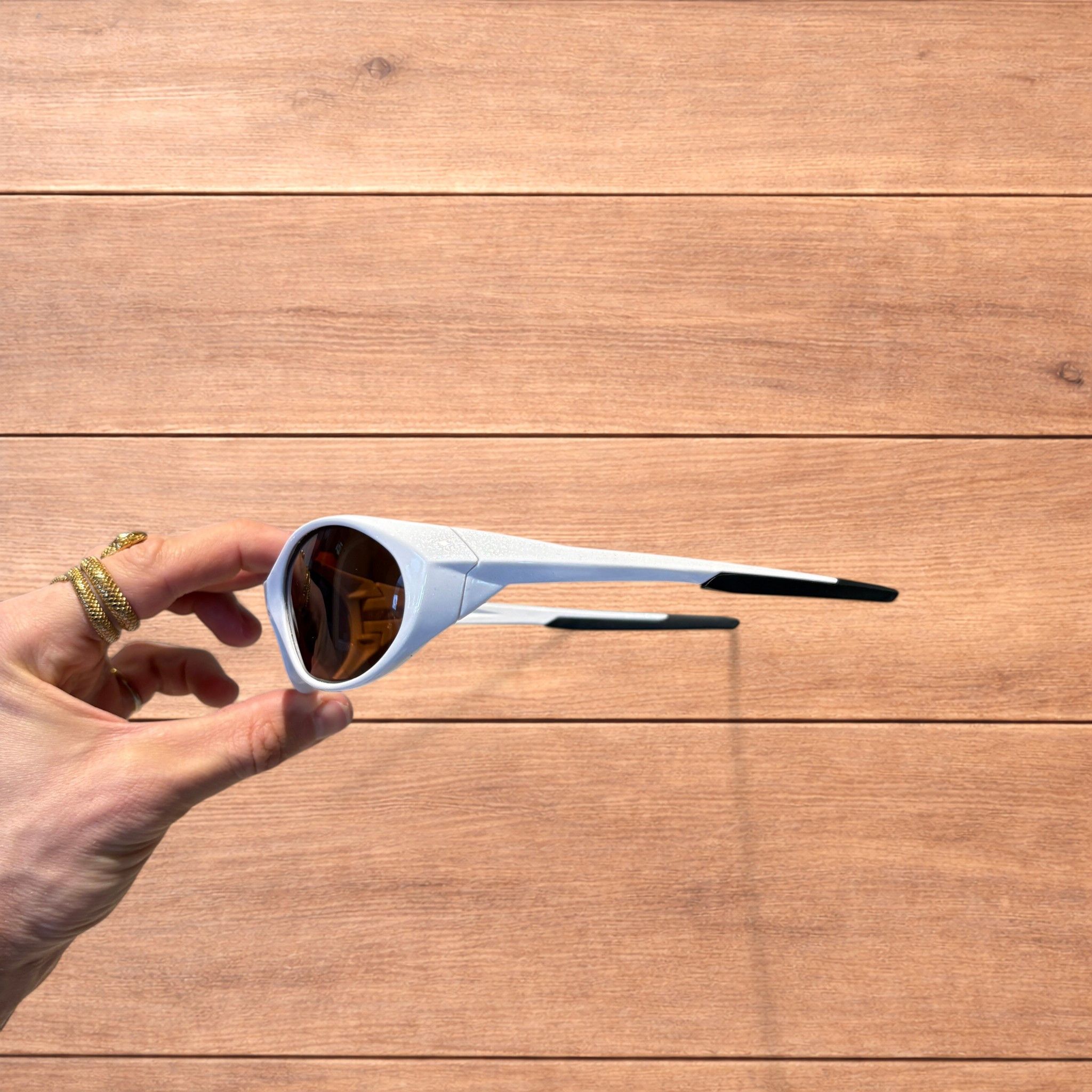 Japanese Brand Mirrored polarised sunglasses in white with brown lens. Size ONE SIZE - 4 Thumbnail