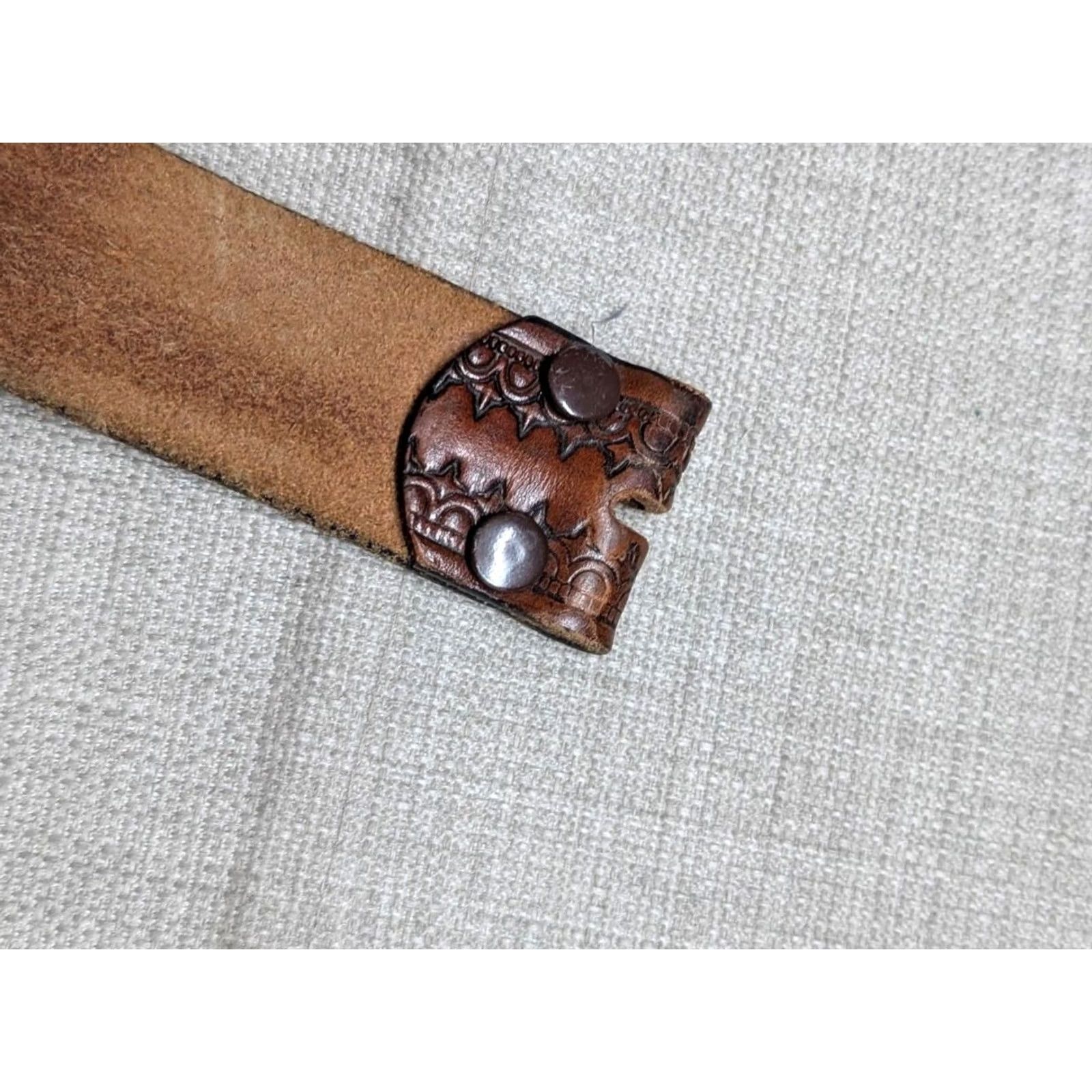 Vintage VINTAGE western belt leather cowhide Geometric handcrafted 44 MEN Adult Buckle belt width 1-1/2" 49" length Brown Size 44 - 6 Thumbnail
