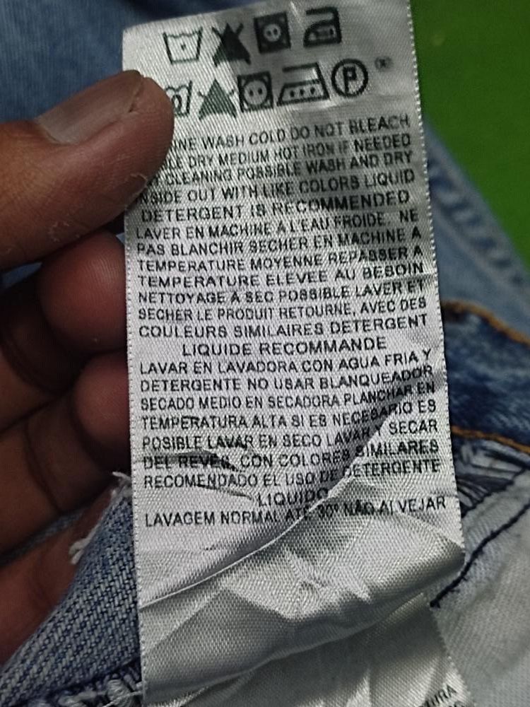 Levi's VINTAGE LEVIS 505 DISTRESSED LIGHT BLUE JEANS Size US 36 / EU 52 - 12 Thumbnail