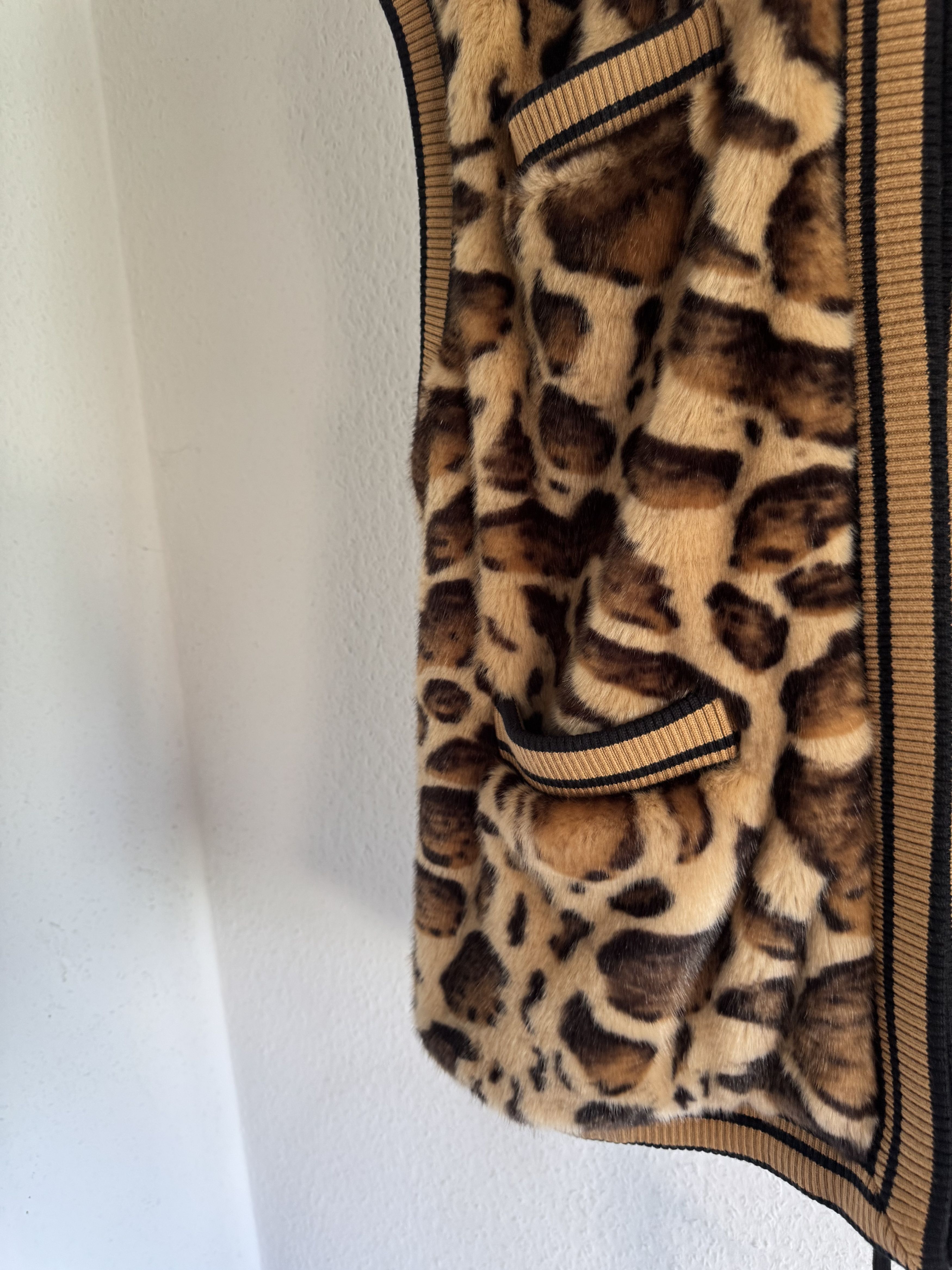 Dolce & Gabbana Fall Winter 2017 Leopard Faux Fur Hooded Vest Size US XL / EU 56 / 4 - 7 Thumbnail