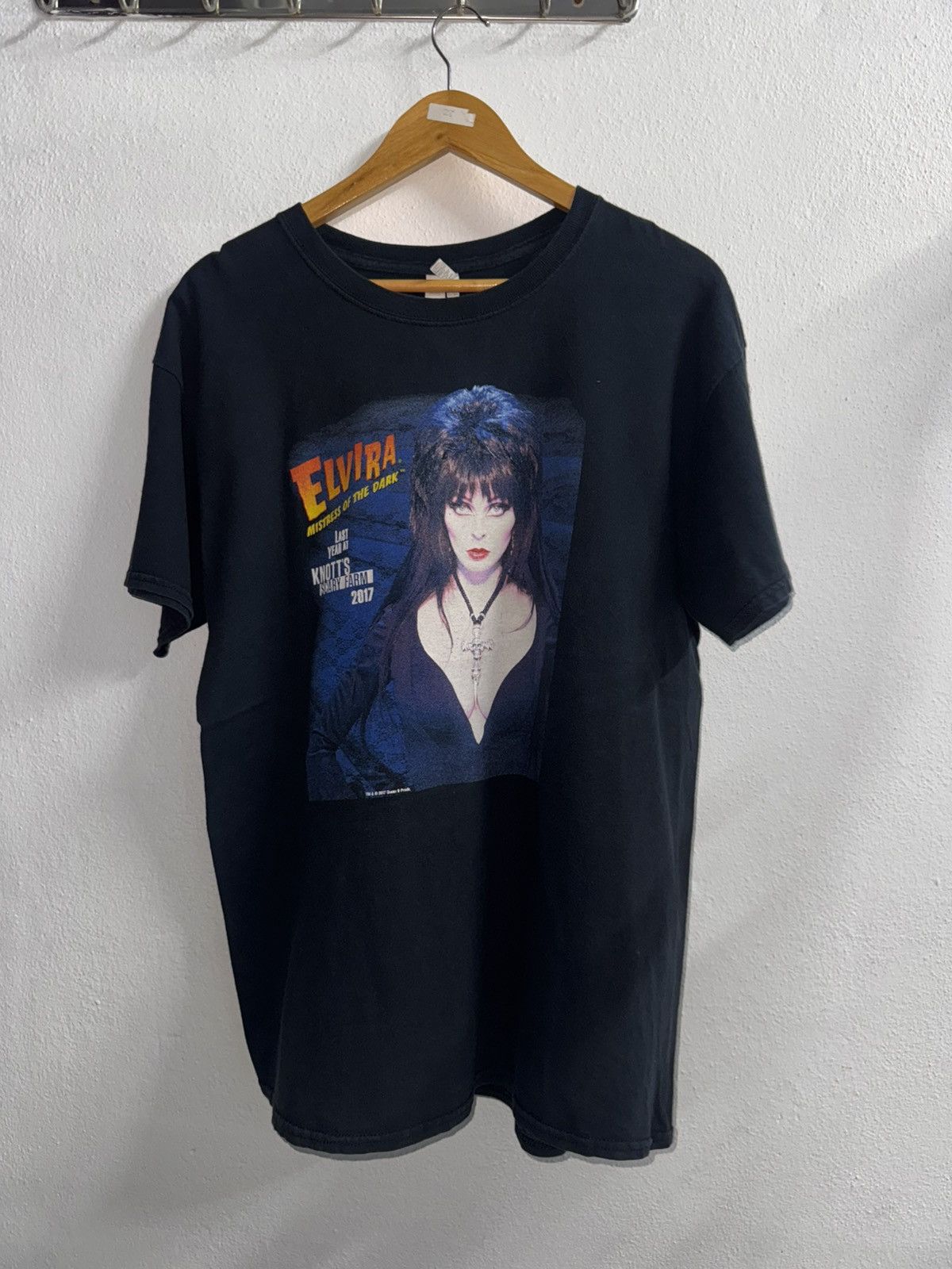 Other Elvira Mistress of the Dark Knott's Scary Farm 2017 Size US L / EU 52-54 / 3 - 1 Thumbnail