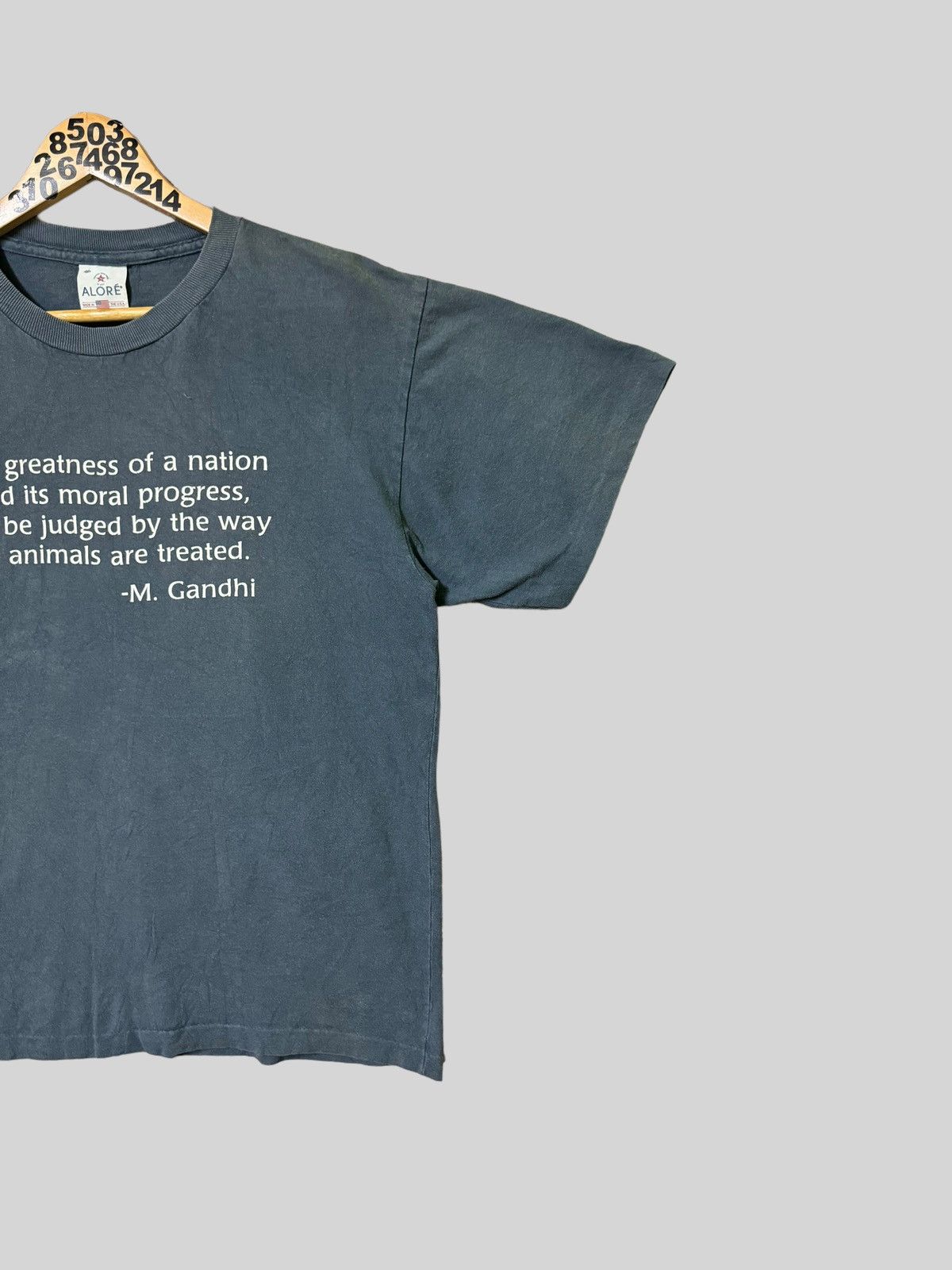 Vintage THE GREATNESS OF A NATION MAHATMA GANDHI QUOTE TEE Size US M / EU 48-50 / 2 - 4 Thumbnail