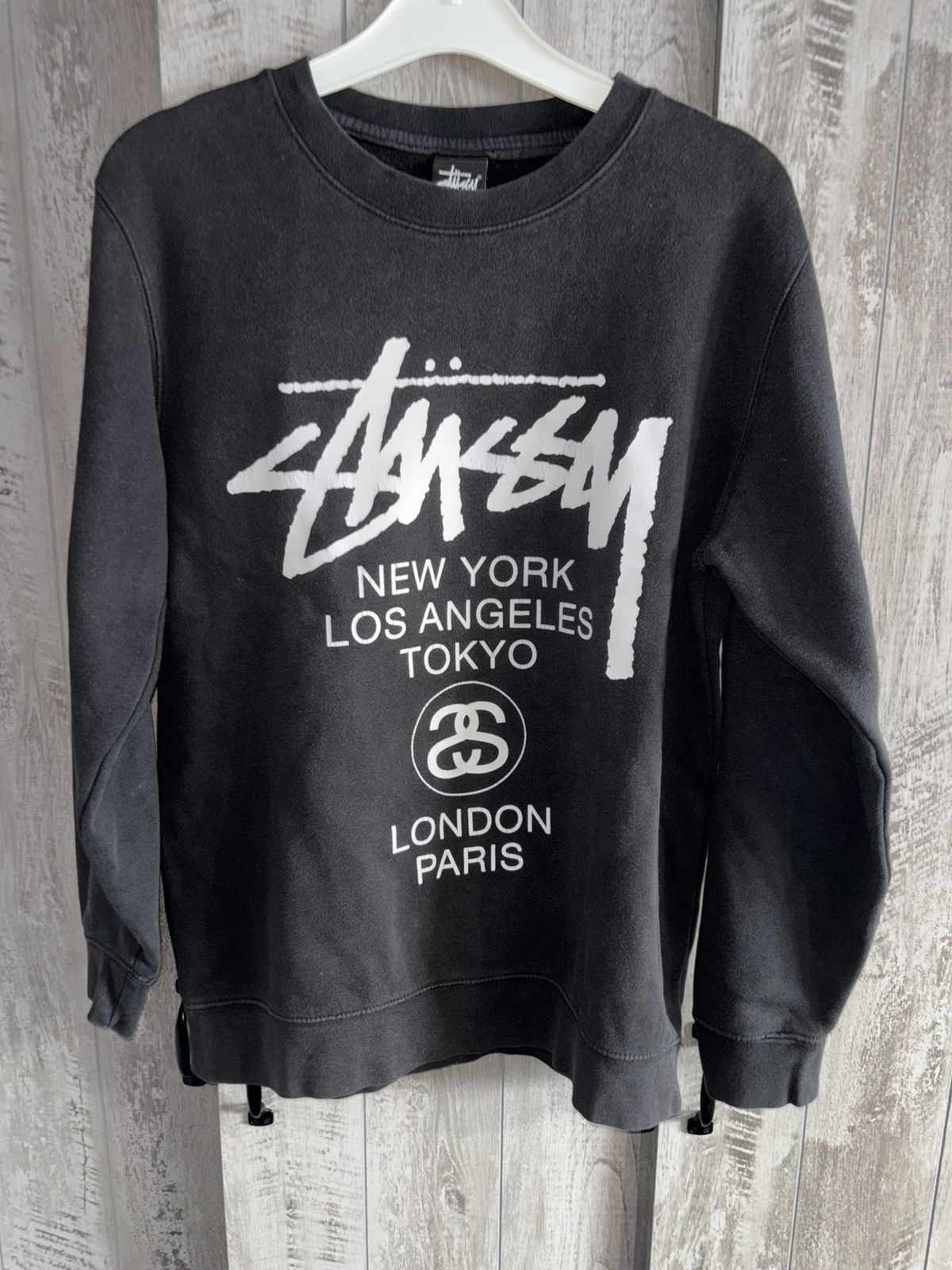 Stussy Stüssy World Tour Black Crewneck Sweatshirt Size US S / EU 44-46 / 1 - 1 Thumbnail