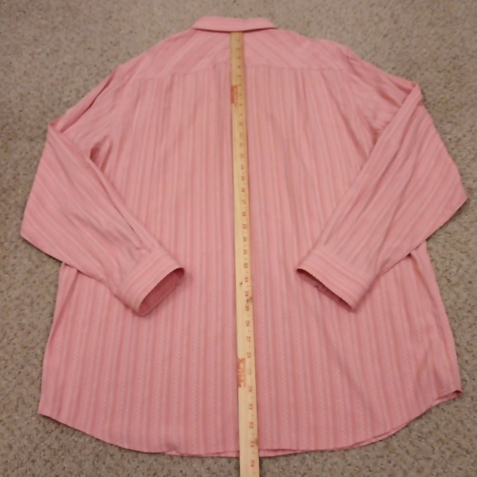 Liz Claiborne Claiborne Shirt Mens XL Pink Geometric Long Sleeve Button Up Polyester Blend Size US XL / EU 56 / 4 - 6 Thumbnail
