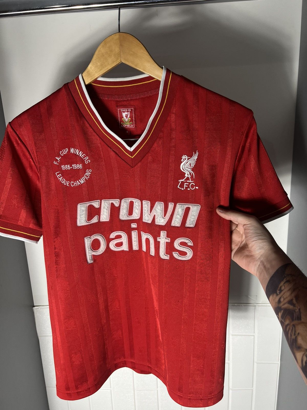 Vintage VERY RARE FC LIVERPOOL ENGLAND SOCCER JERSEY RETRO Y2K 90s Size US S / EU 44-46 / 1 - 14 Thumbnail