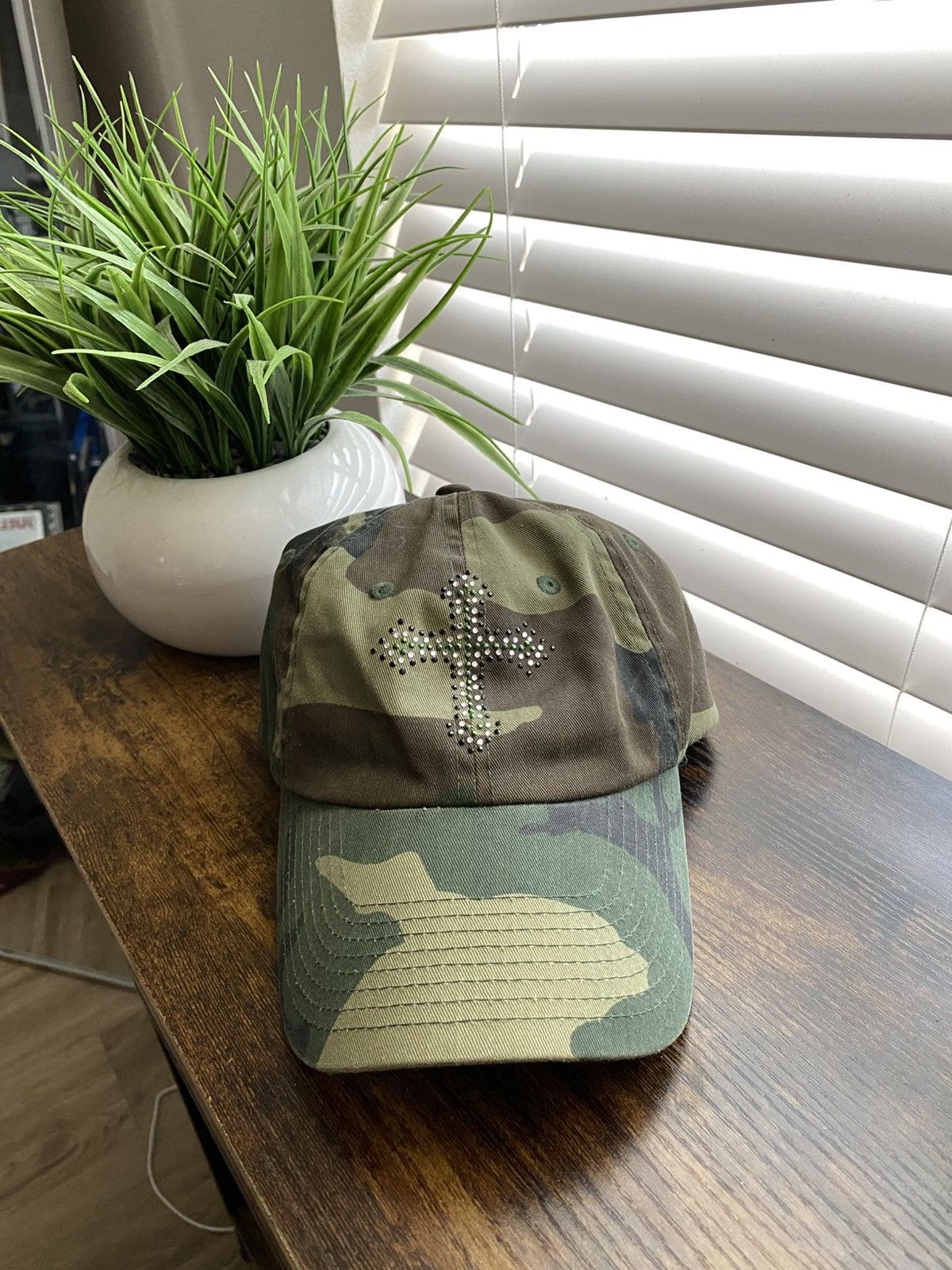 Vintage Y2K Cross Camo Hat Size ONE SIZE - 1 Thumbnail