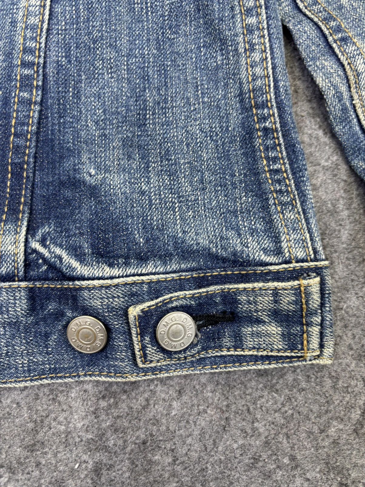 Spellbound 💥Raw Fades💥Vtg DMG Type 3 Trucker Jacket F951 Size US XS / EU 42 / 0 - 12 Thumbnail